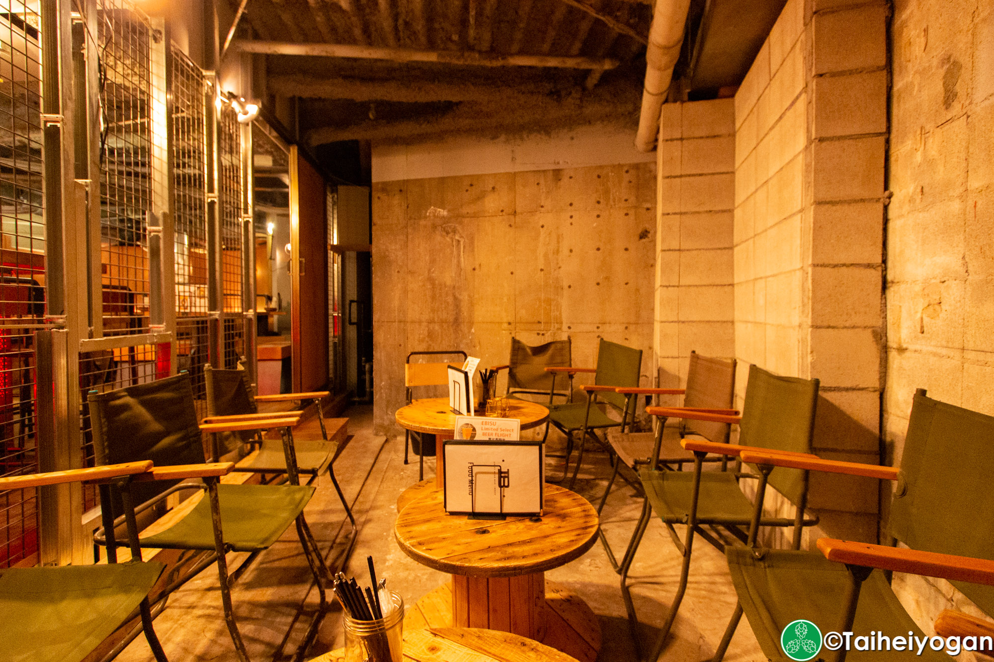 Craft Beer Bar Ibrew (恵比寿駅前店・Ebisu Ekimae) - Interior - Table Seating