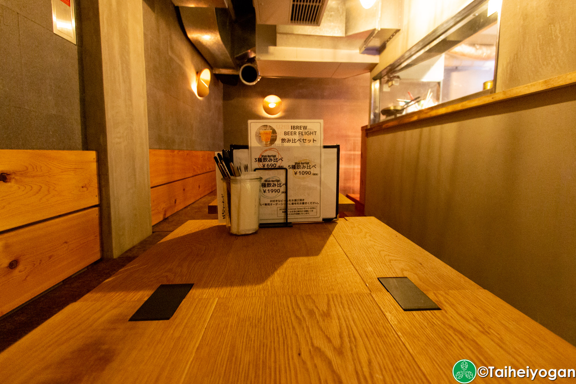 Craft Beer Bar Ibrew (恵比寿駅前店・Ebisu Ekimae) - Interior - Table Seating