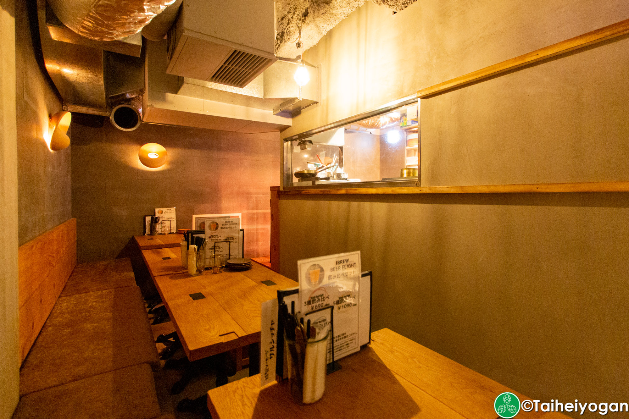 Craft Beer Bar Ibrew (恵比寿駅前店・Ebisu Ekimae) - Interior - Table Seating