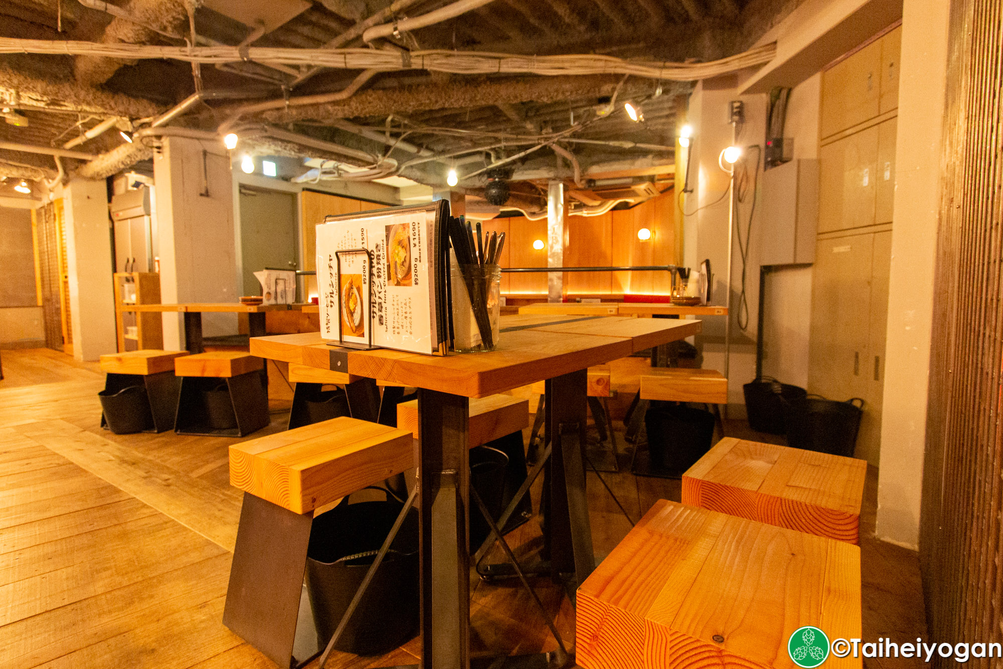 Craft Beer Bar Ibrew (恵比寿駅前店・Ebisu Ekimae) - Interior - Table Seating