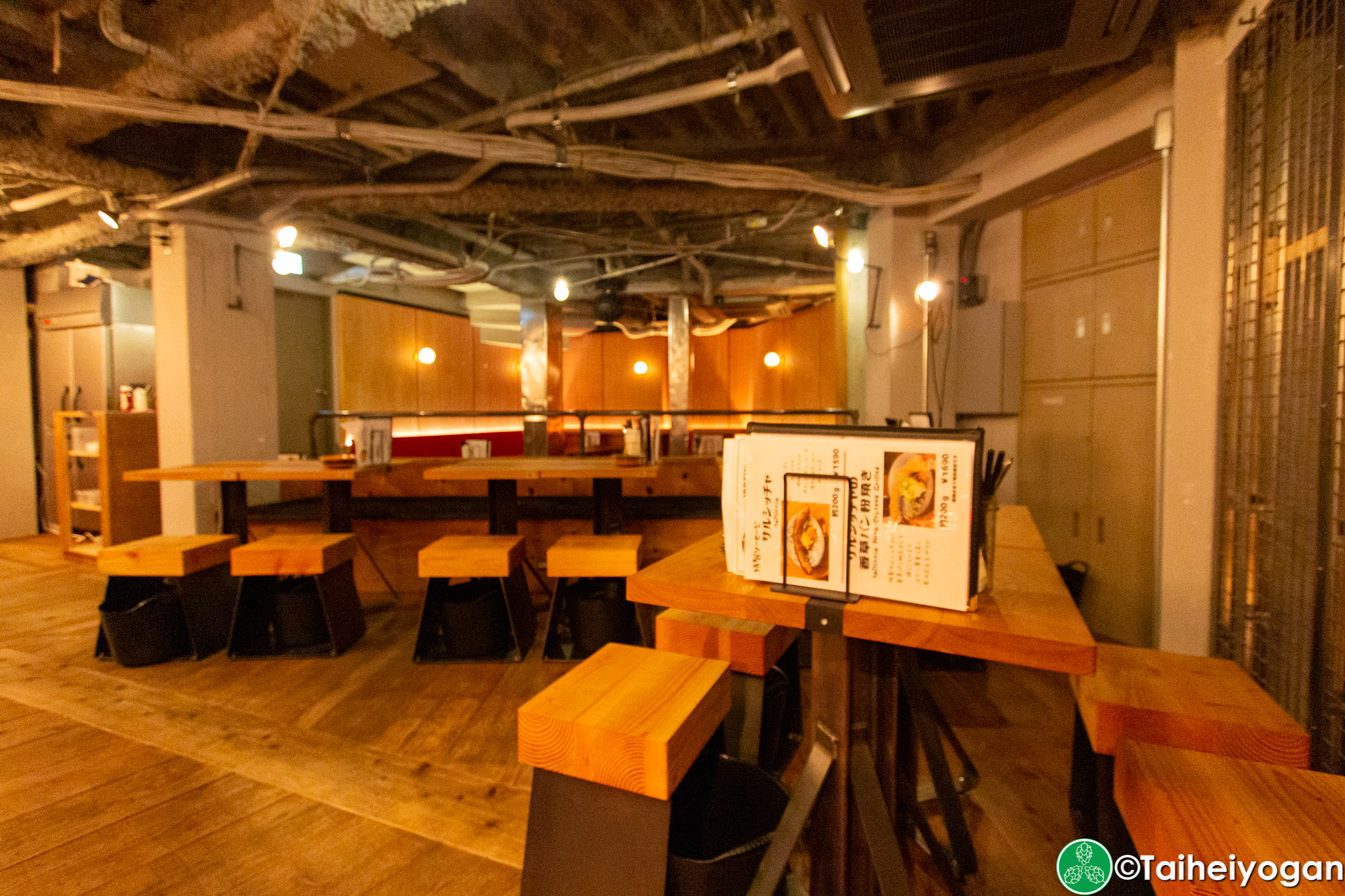 Craft Beer Bar Ibrew (恵比寿駅前店・Ebisu Ekimae) - Interior - Table Seating