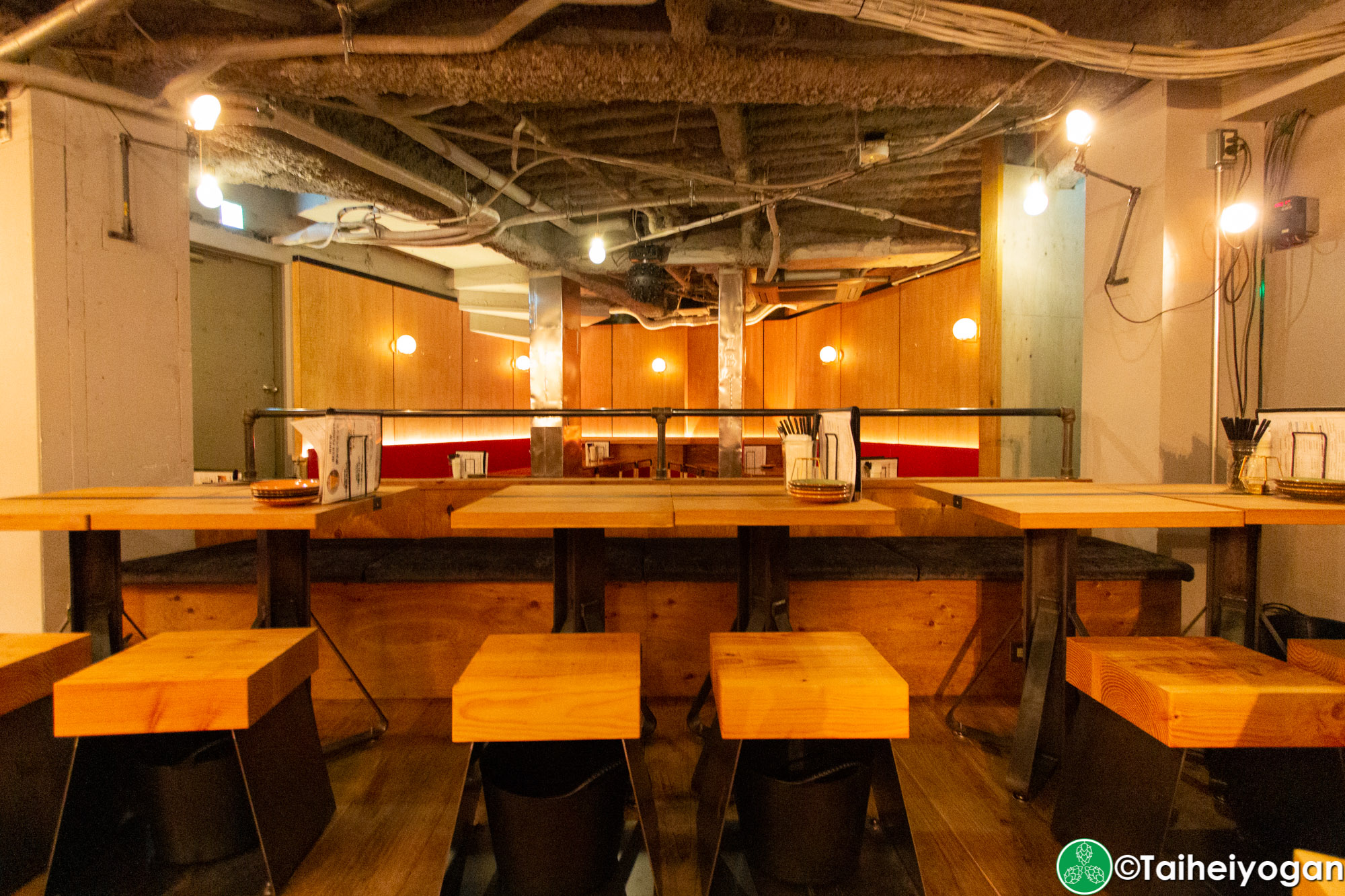 Craft Beer Bar Ibrew (恵比寿駅前店・Ebisu Ekimae) - Interior - Table Seating