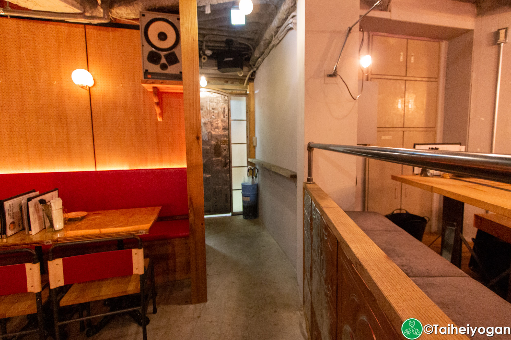 Craft Beer Bar Ibrew (恵比寿駅前店・Ebisu Ekimae) - Interior - Table Seating