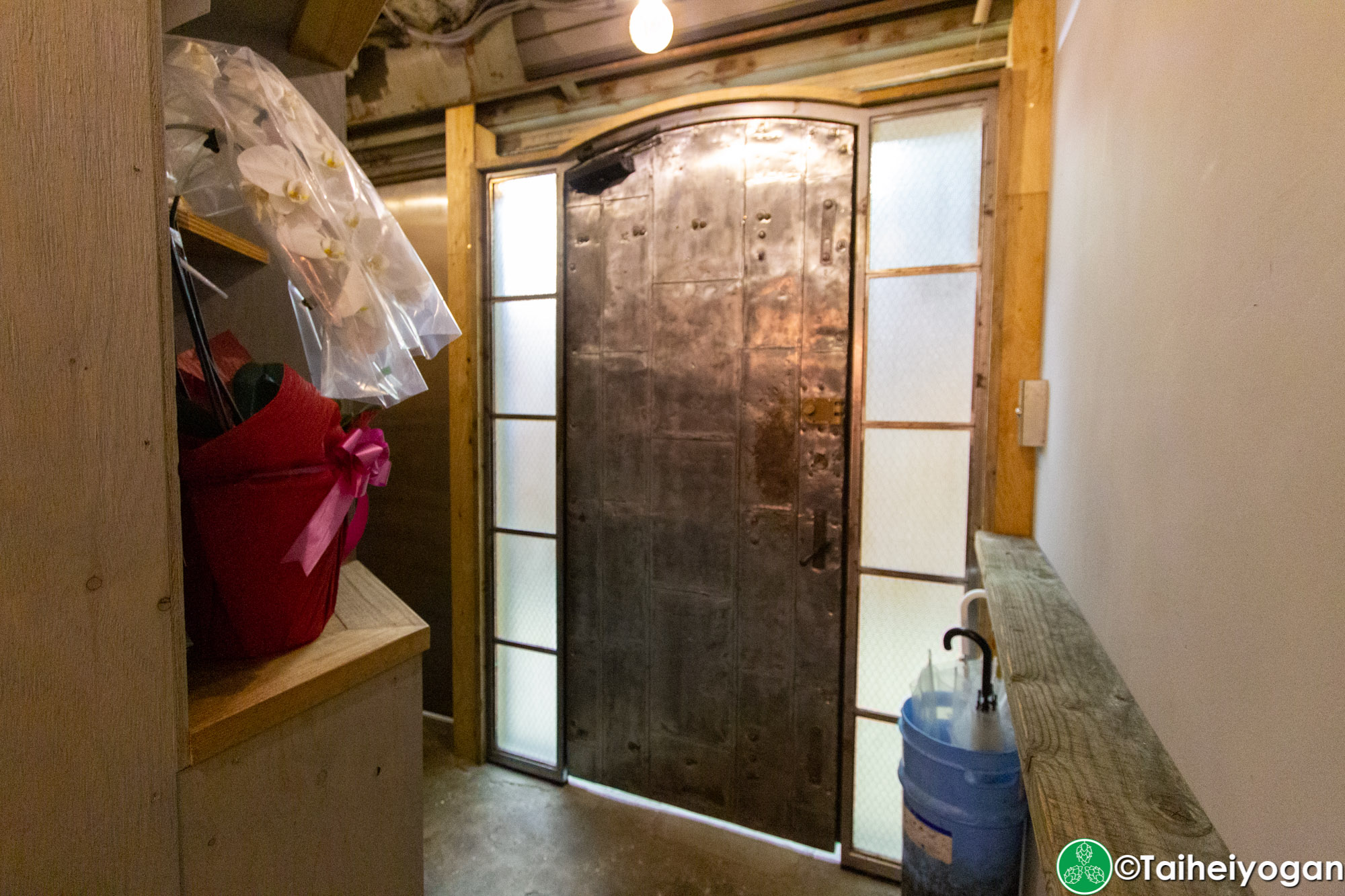 Craft Beer Bar Ibrew (恵比寿駅前店・Ebisu Ekimae) - Interior - Exit