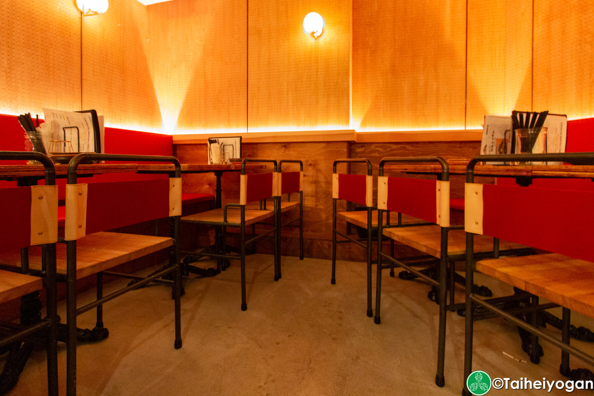 Craft Beer Bar Ibrew (恵比寿駅前店・Ebisu Ekimae) - Interior - Table Seating