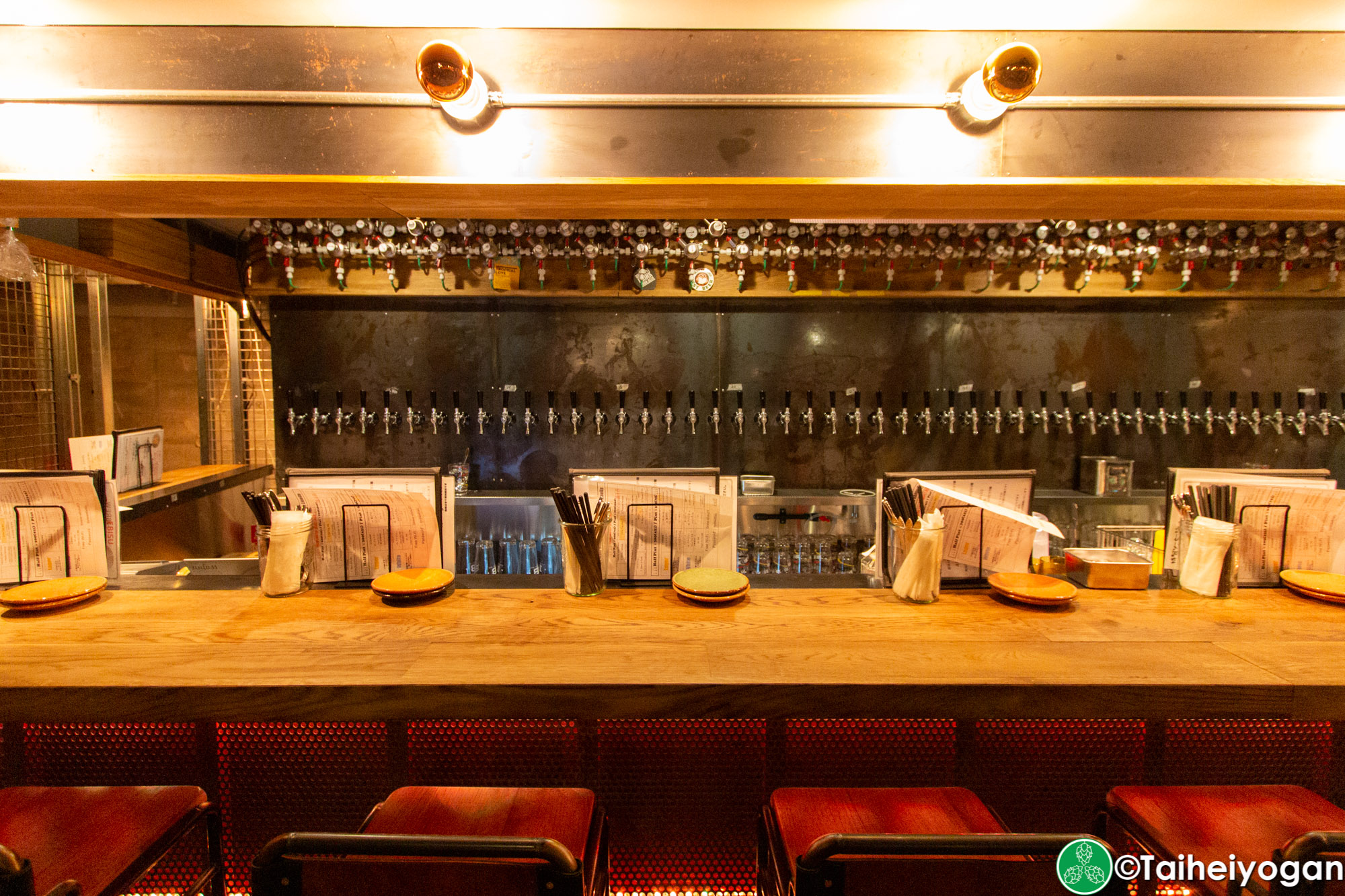 Craft Beer Bar Ibrew (恵比寿駅前店・Ebisu Ekimae) - Interior - Bar Counter