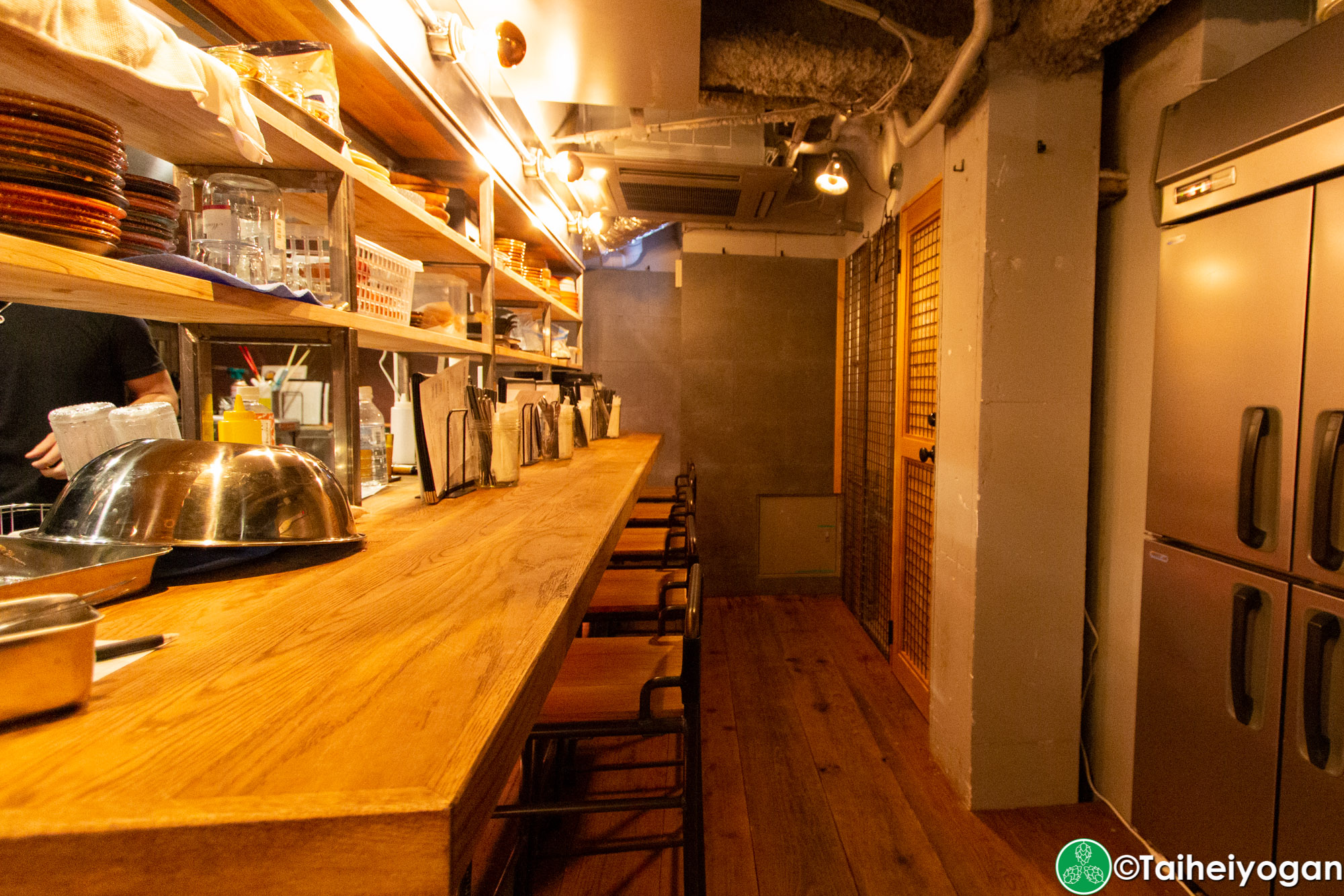 Craft Beer Bar Ibrew (恵比寿駅前店・Ebisu Ekimae) - Interior - Bar Counter