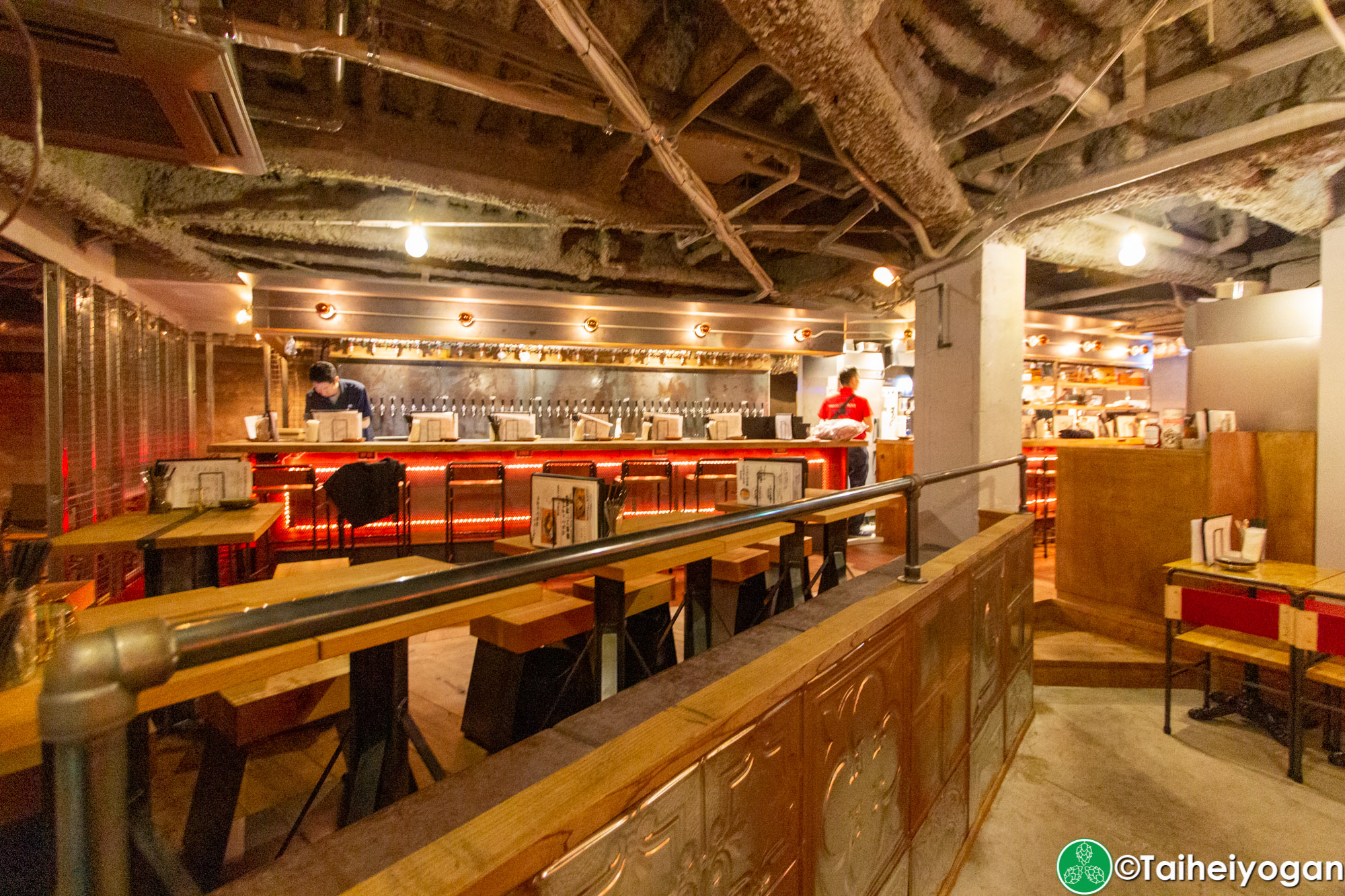 Craft Beer Bar Ibrew (恵比寿駅前店・Ebisu Ekimae) - Interior - Table Seating
