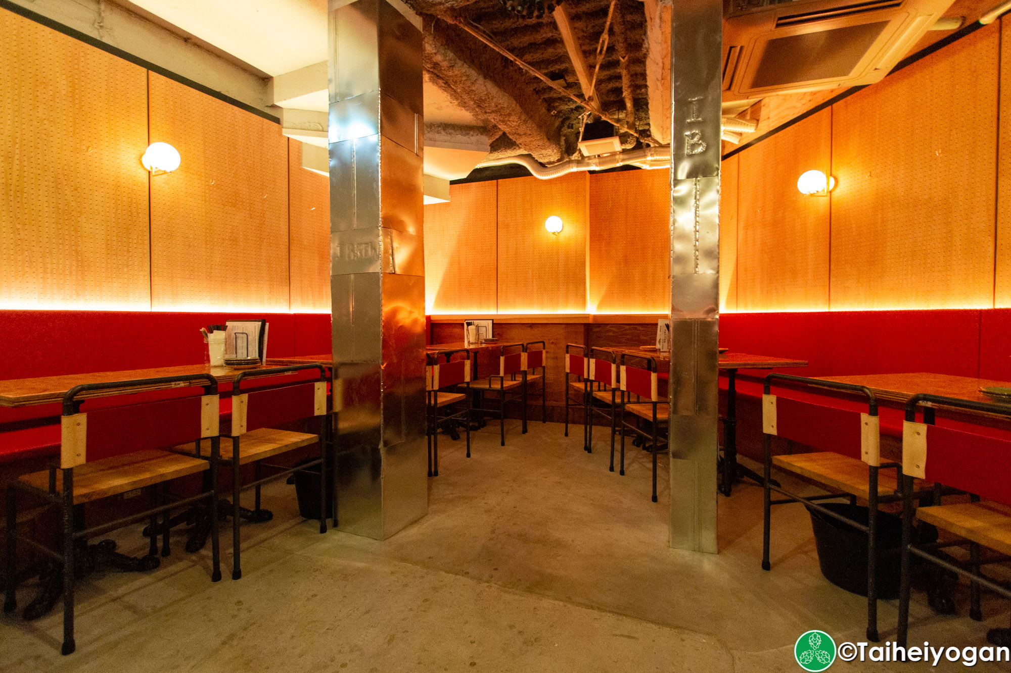 Craft Beer Bar Ibrew (恵比寿駅前店・Ebisu Ekimae) - Interior - Table Seating
