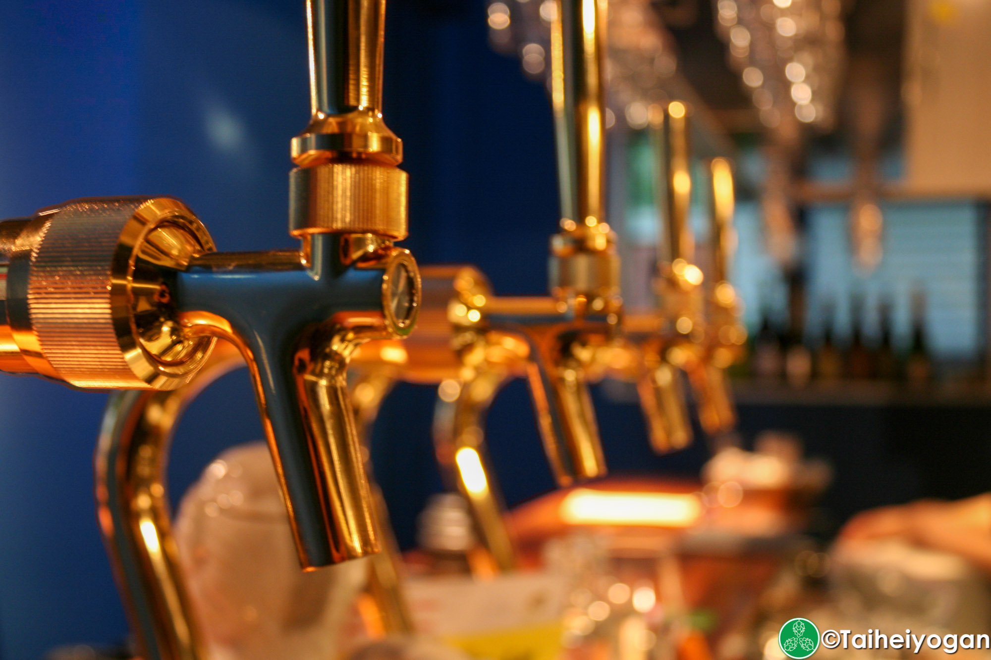 1n58 - Interior - Craft Beer Taps