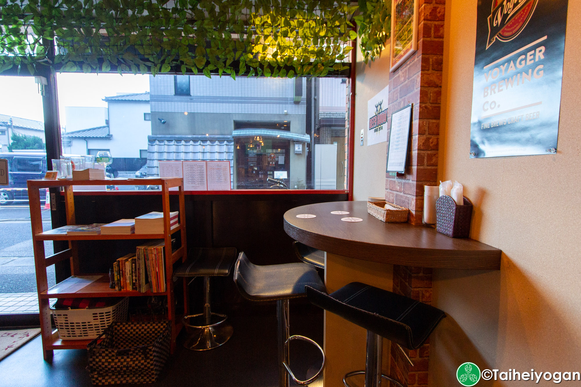 Beer Bar Crowd - Interior - Table Seating