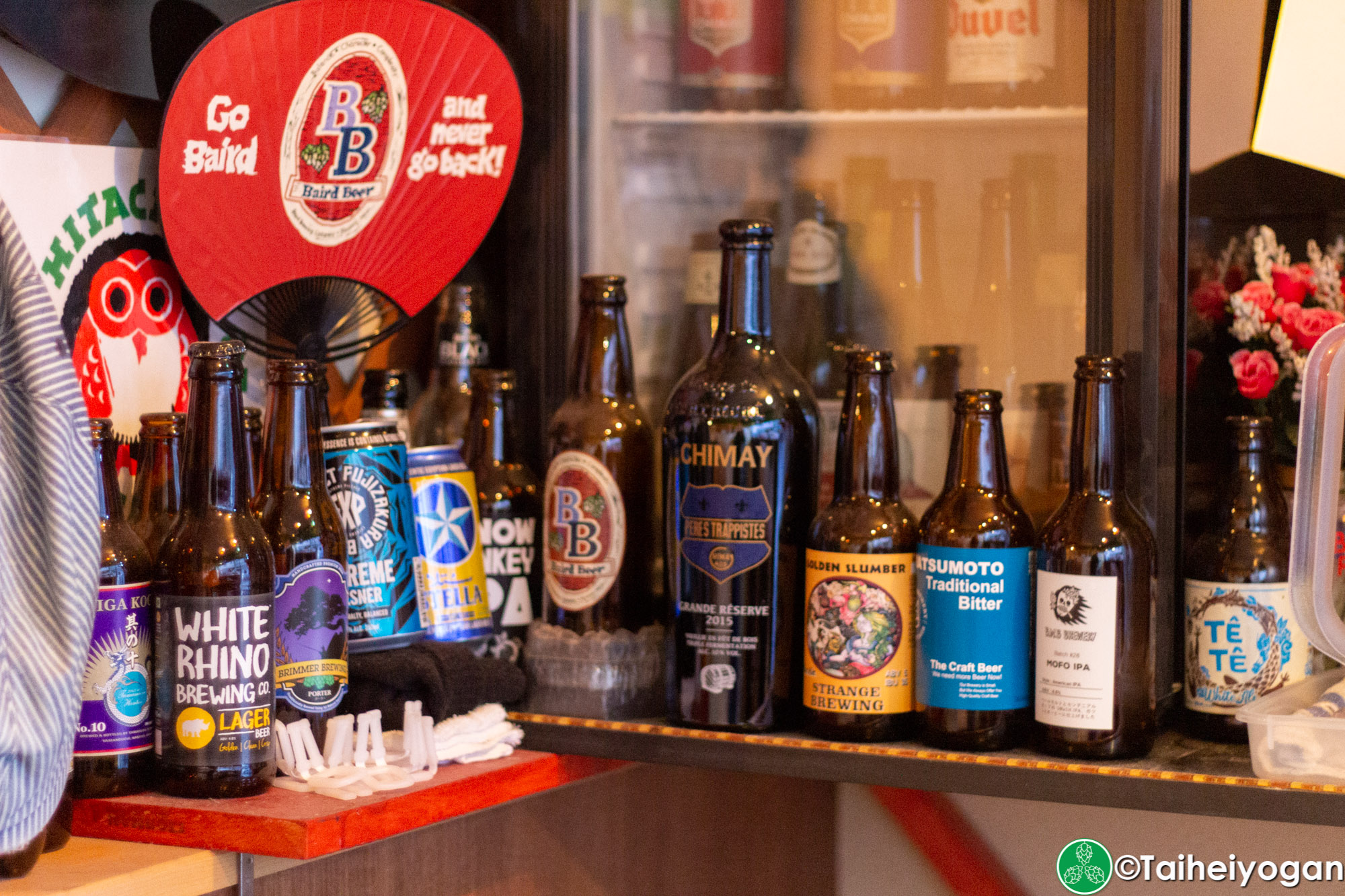 Beer Bar Crowd - Interior - Decorations