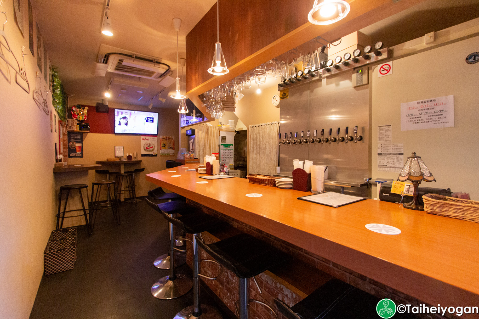 Beer Bar Crowd - Interior - Bar Counter