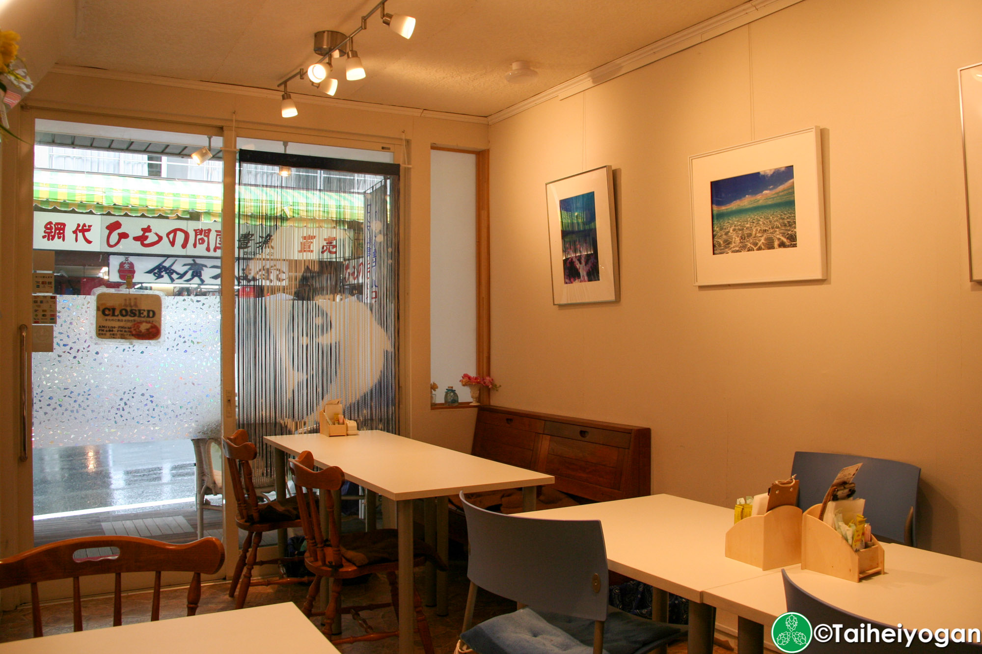 Cafe Beluga - Interior - Table Seating