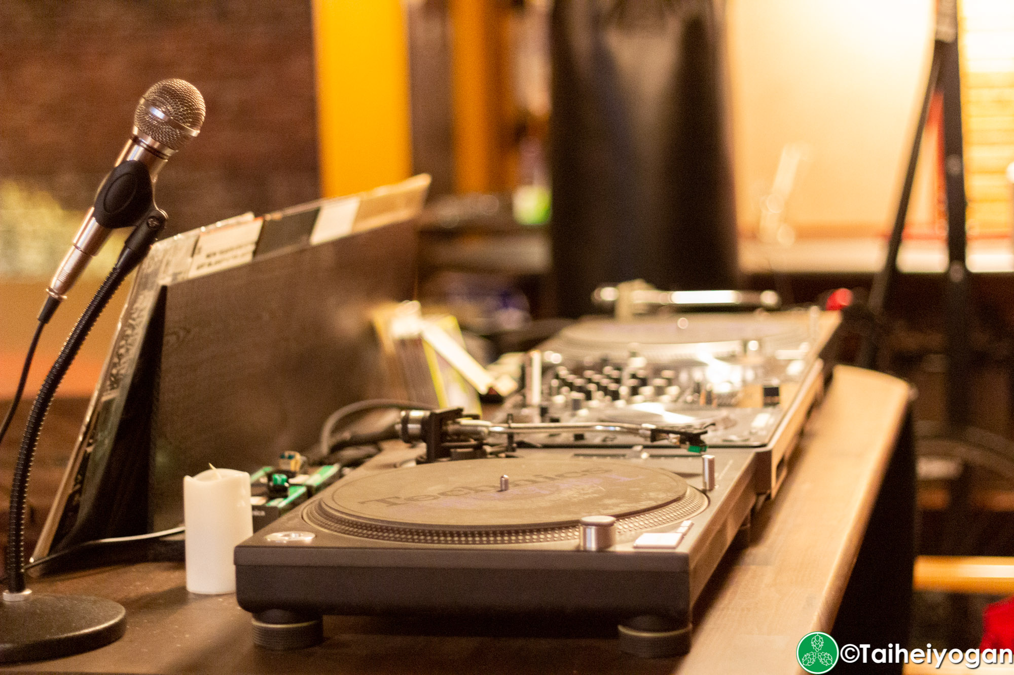 Maison de Biere - Interior - DJ Table