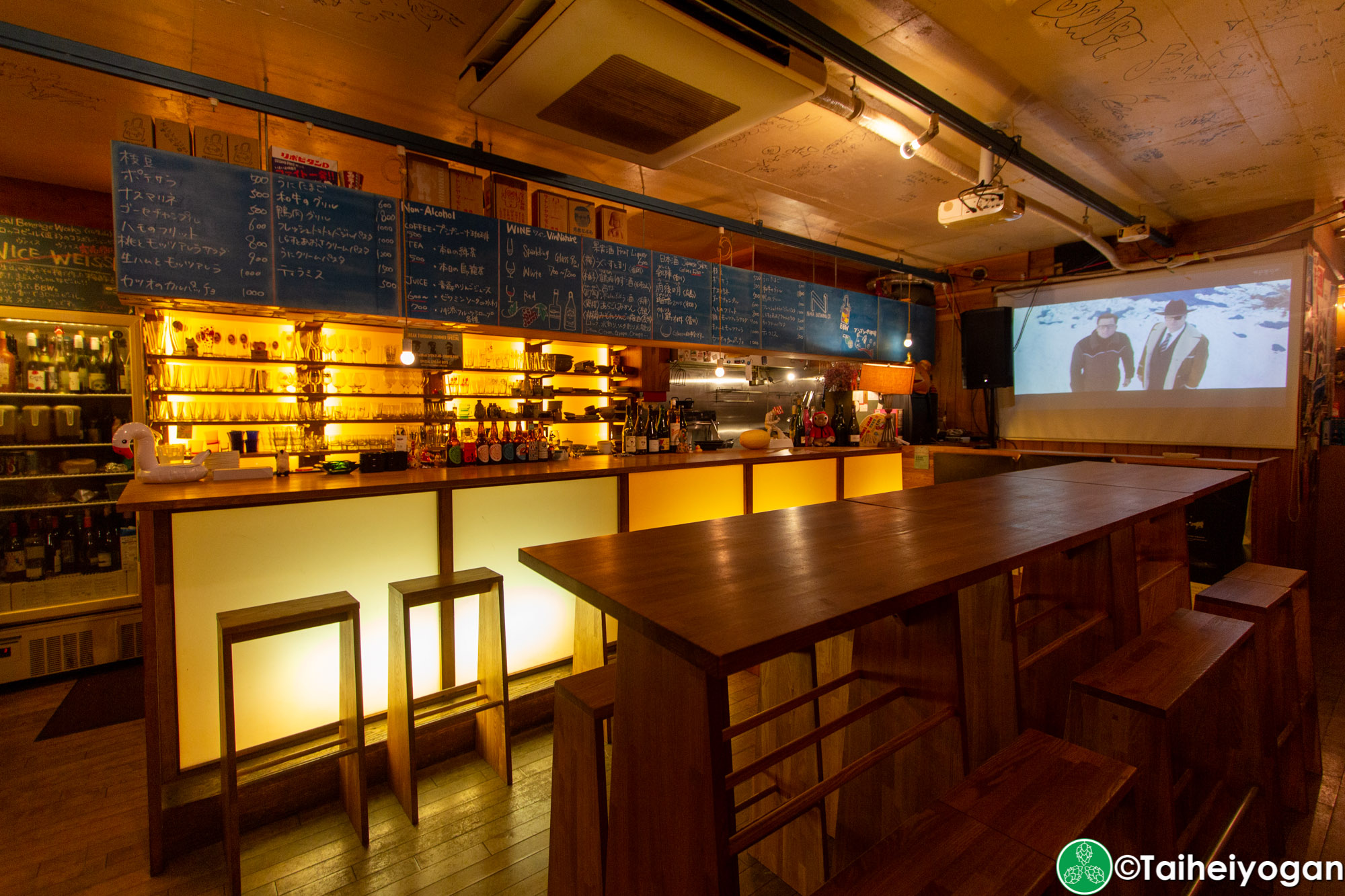 Melobar - Interior - Table Seating