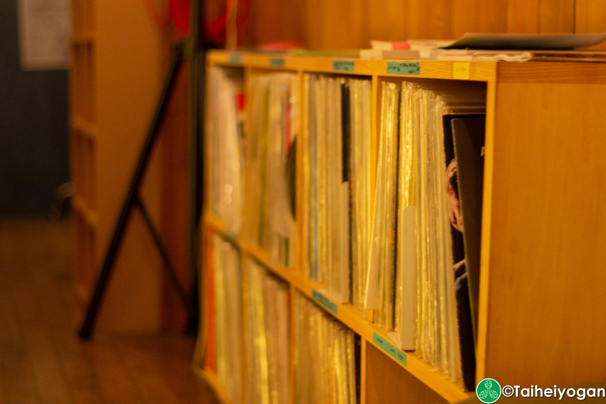 Melobar - Interior - DJ Albums