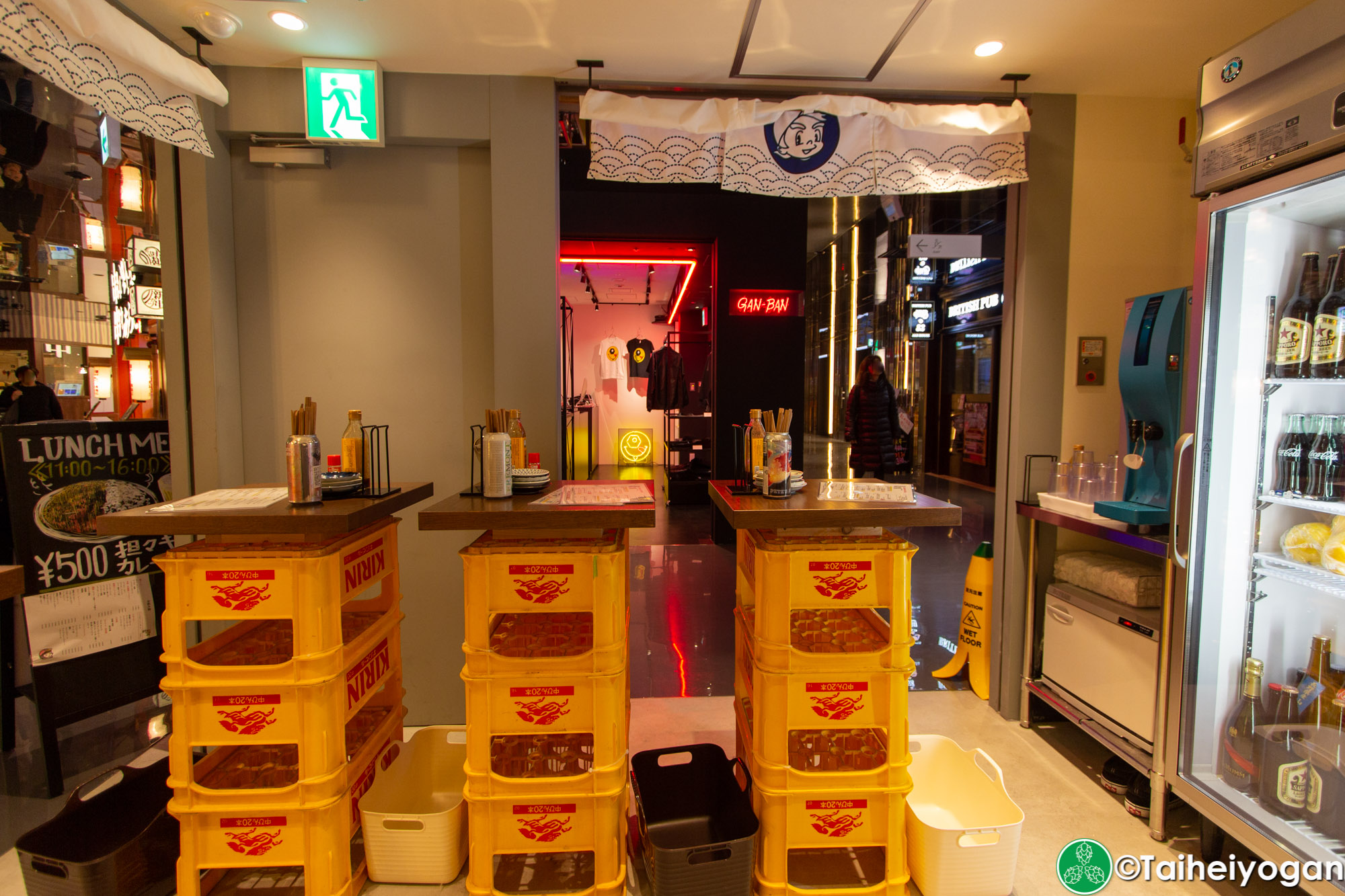 立ち飲みビールボーイ・Standing Bar Beer Boy (渋谷パルコ店・Shibuya Parco) - Interior - Table Area
