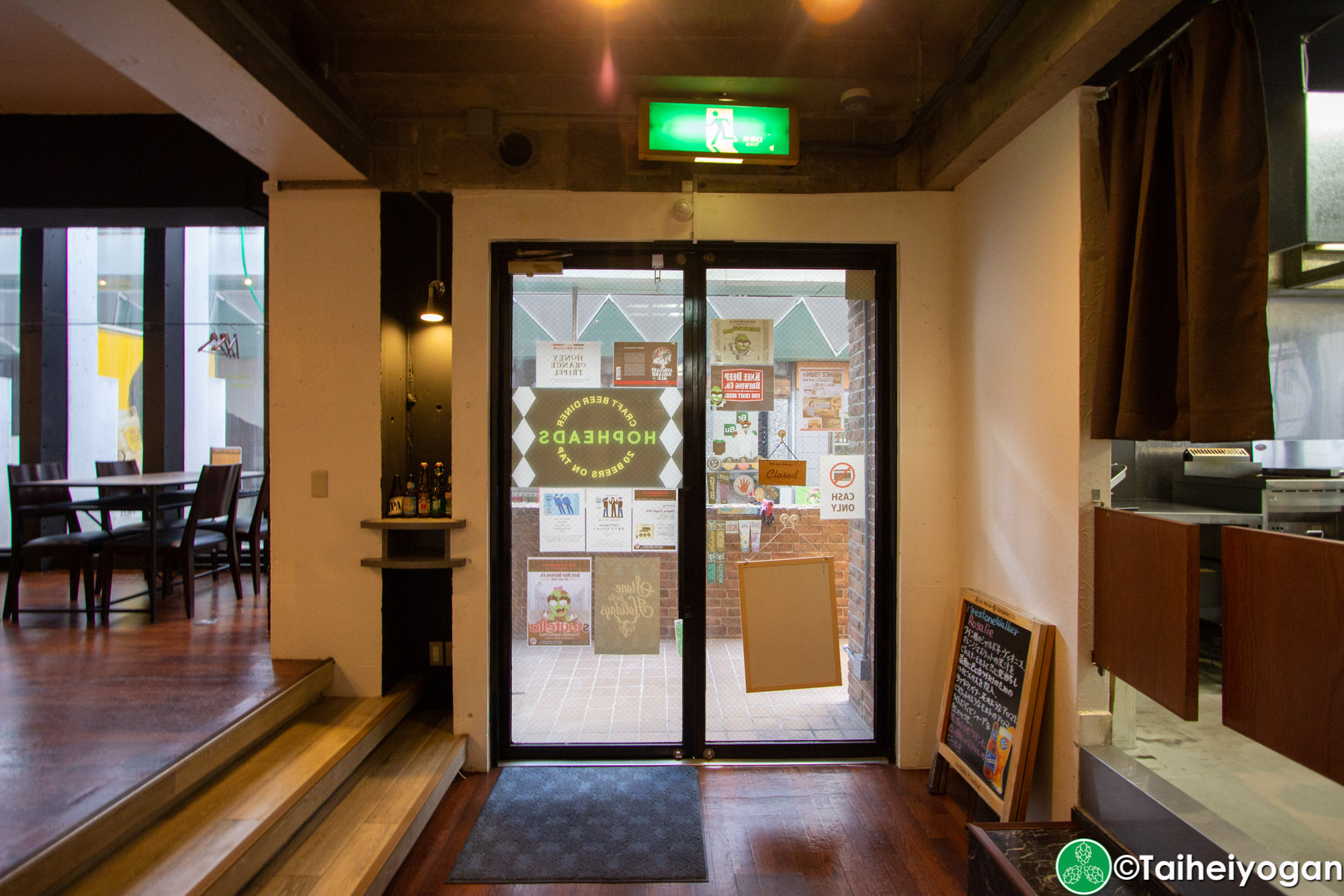 Craft Beer Diner Hopheads - Interior - Exit