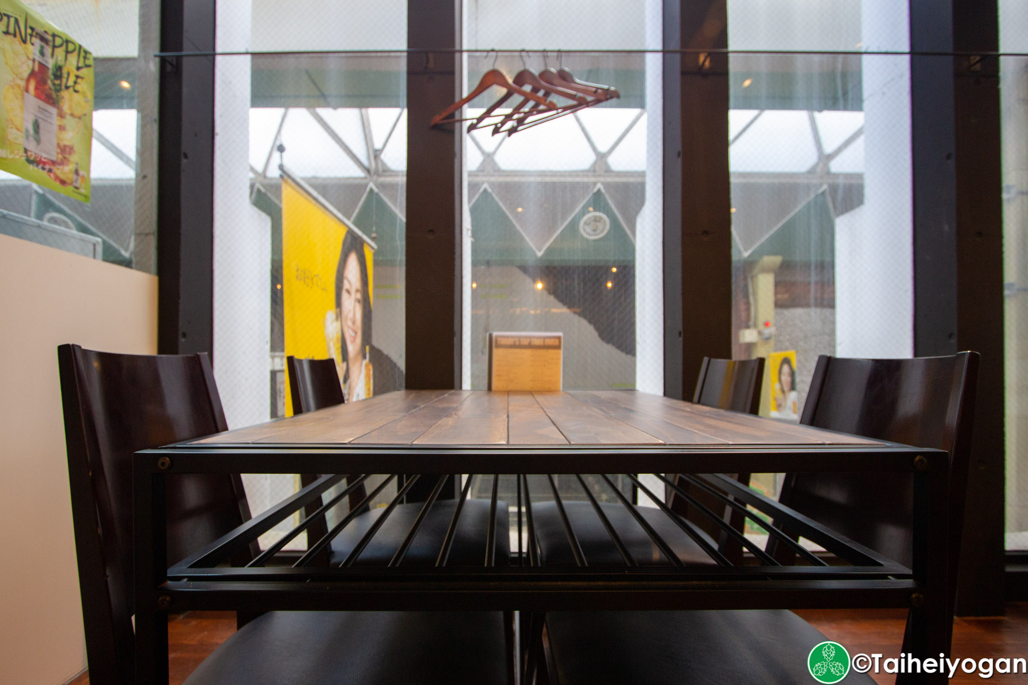 Craft Beer Diner Hopheads - Interior - Table Seating