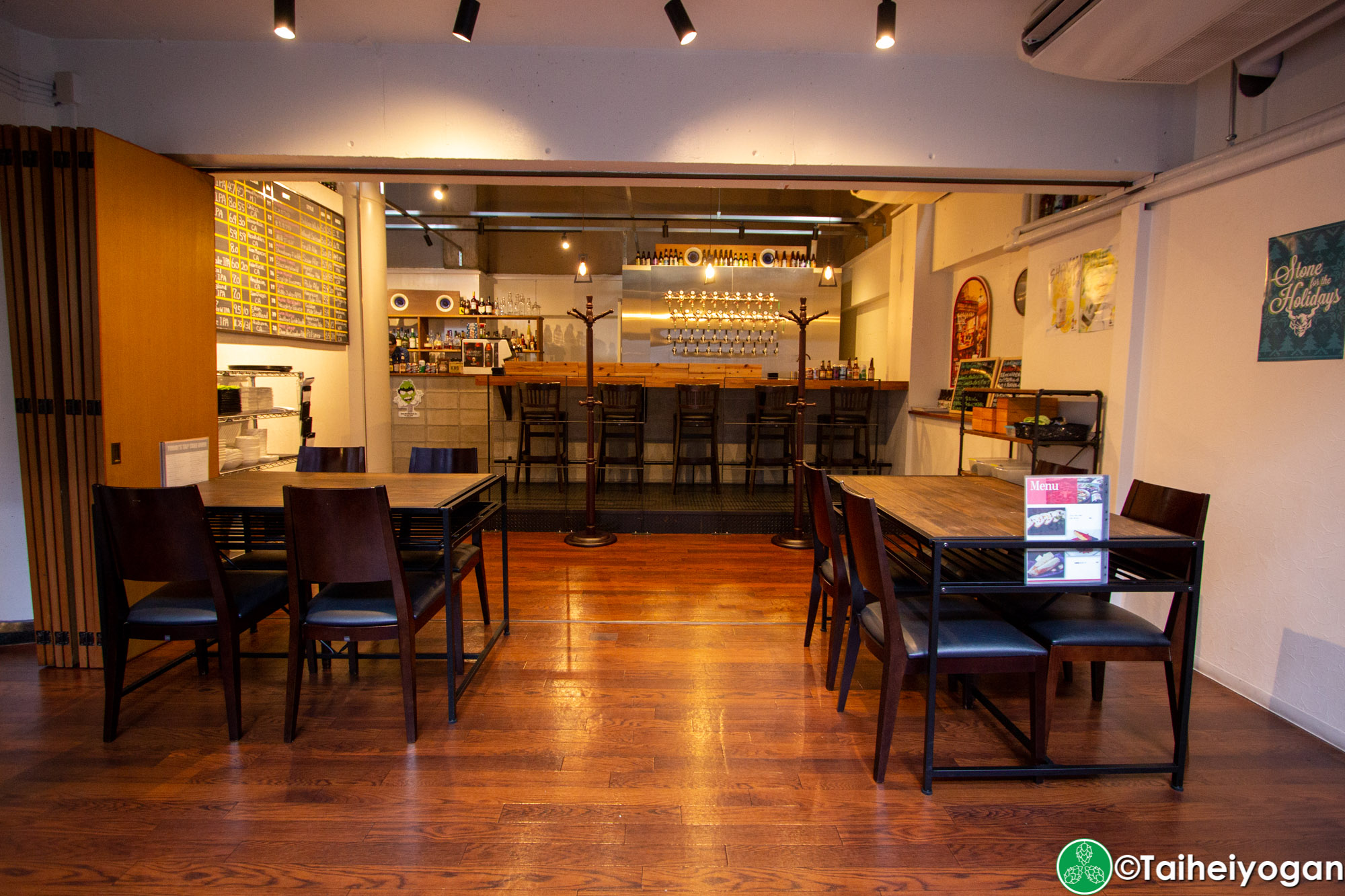 Craft Beer Diner Hopheads - Interior
