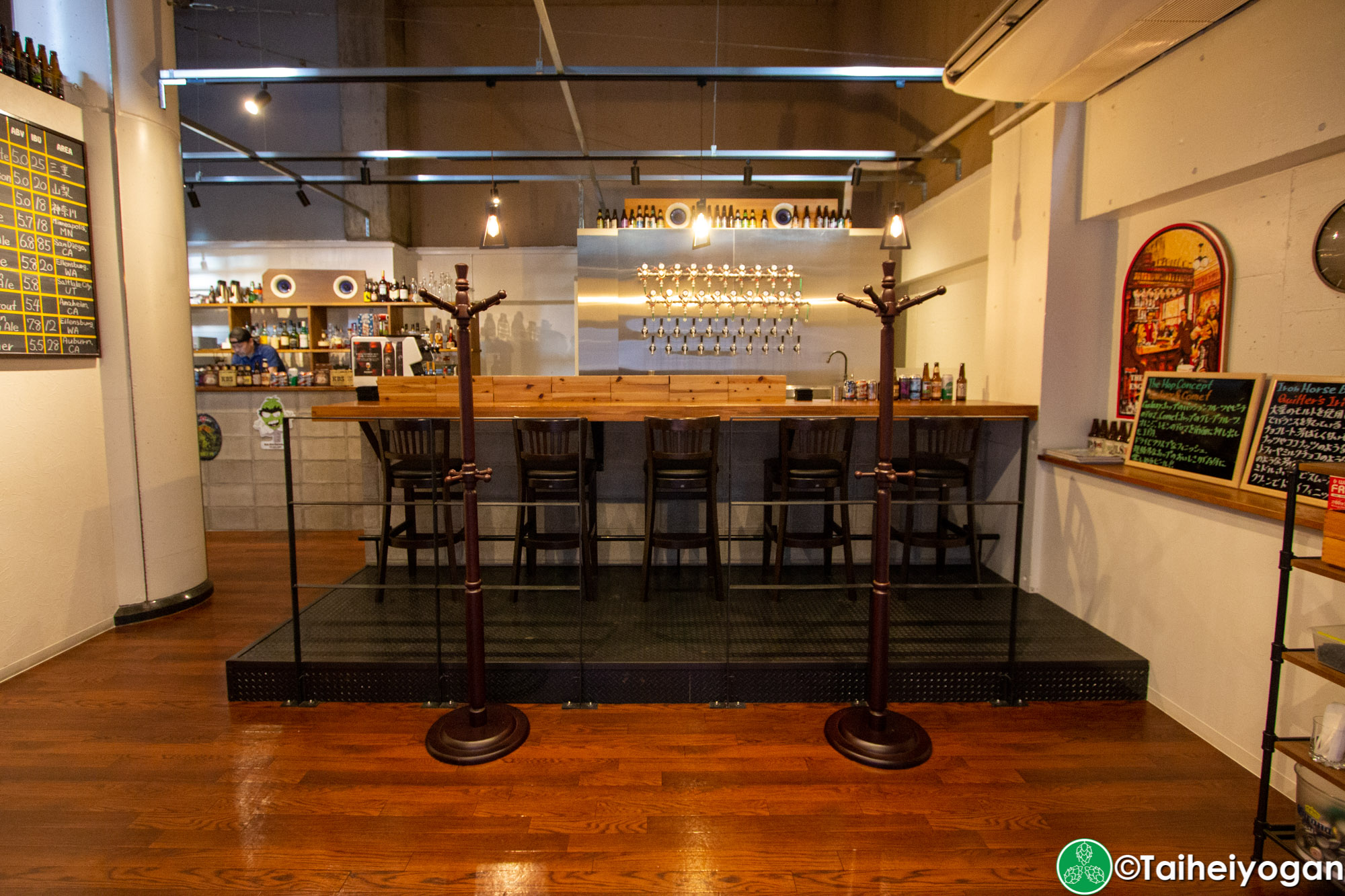 Craft Beer Diner Hopheads - Interior - Bar Counter