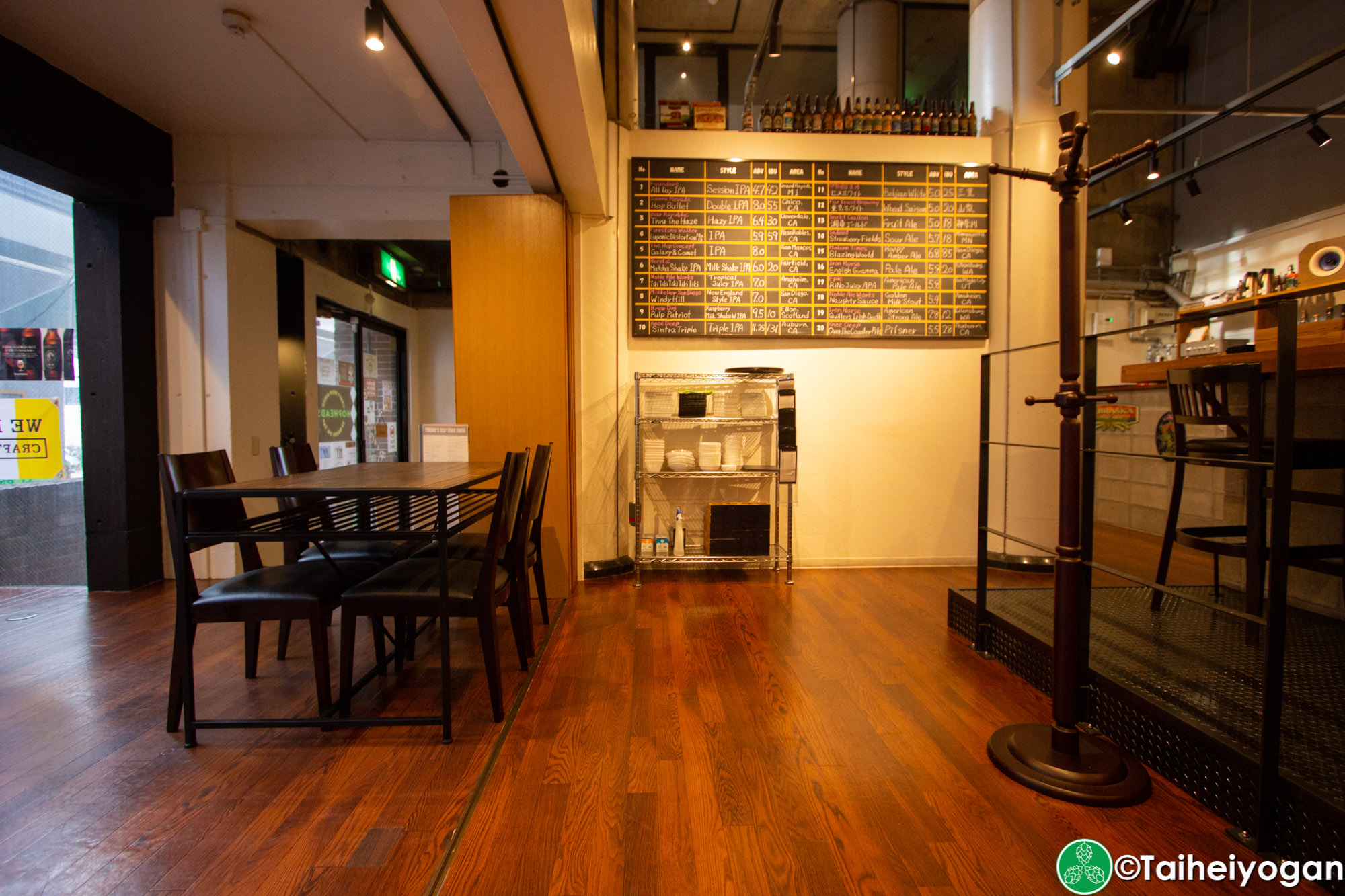 Craft Beer Diner Hopheads - Interior - Table Seating