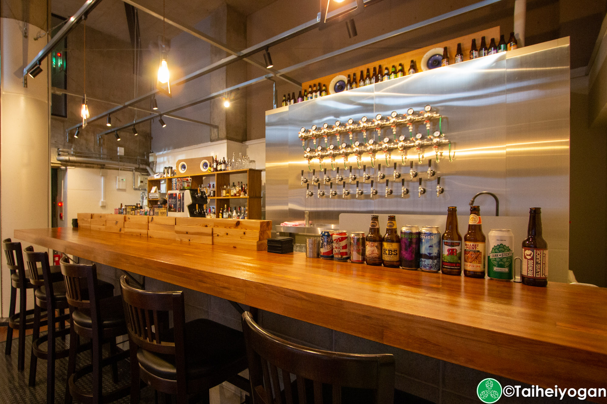 Craft Beer Diner Hopheads - Interior - Bar Counter