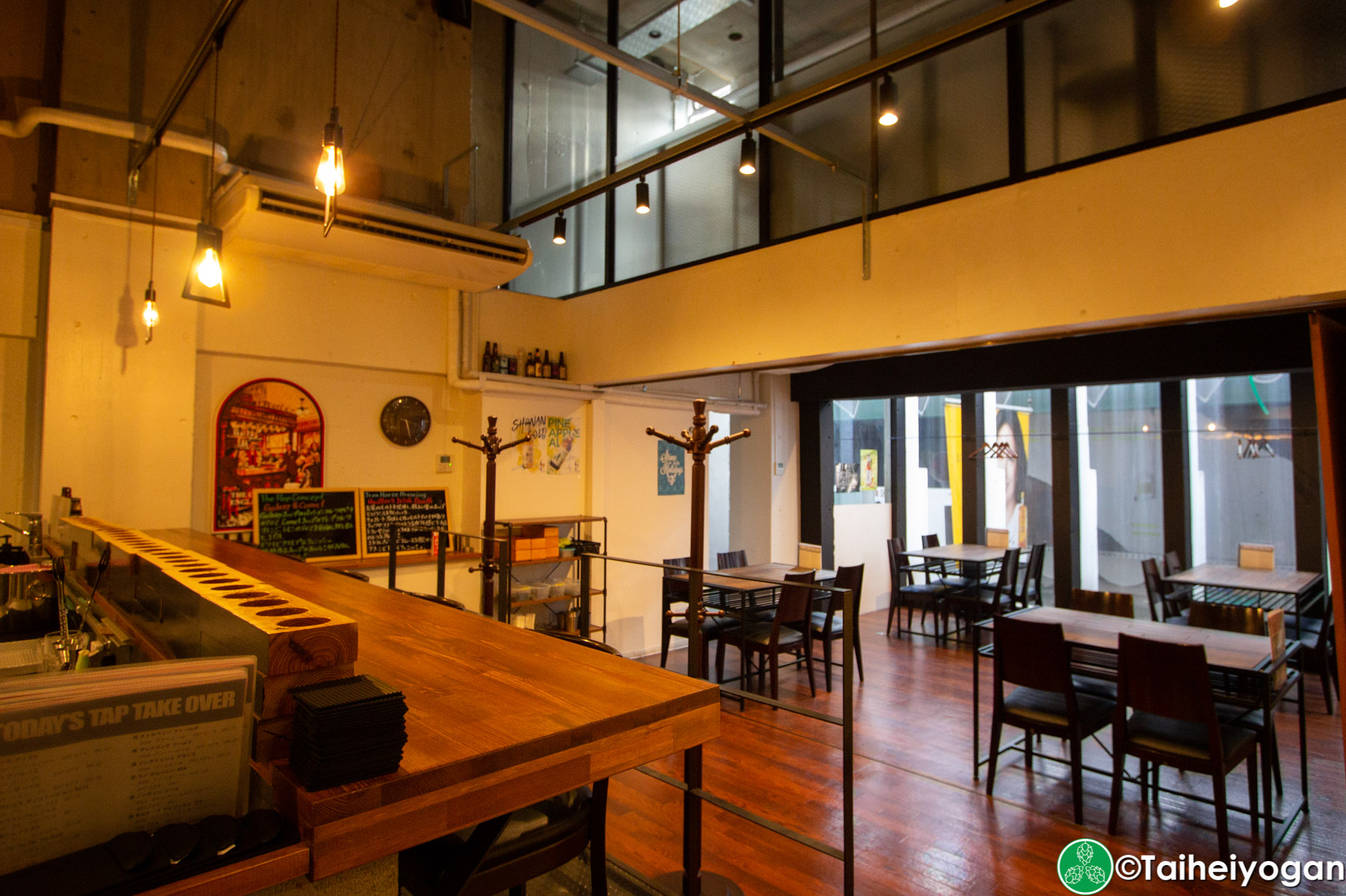 Craft Beer Diner Hopheads - Interior