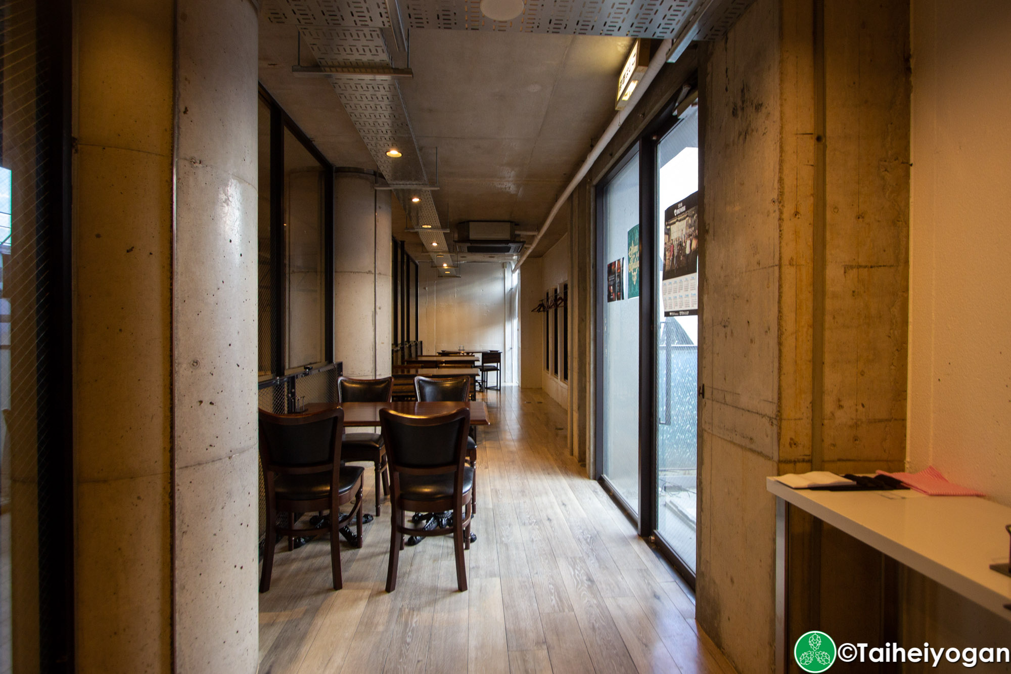 Craft Beer Diner Hopheads - Interior - Table Seating 2F