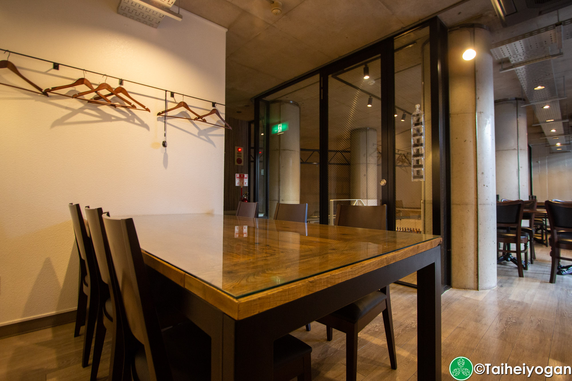 Craft Beer Diner Hopheads - Interior - Table Seating 2F