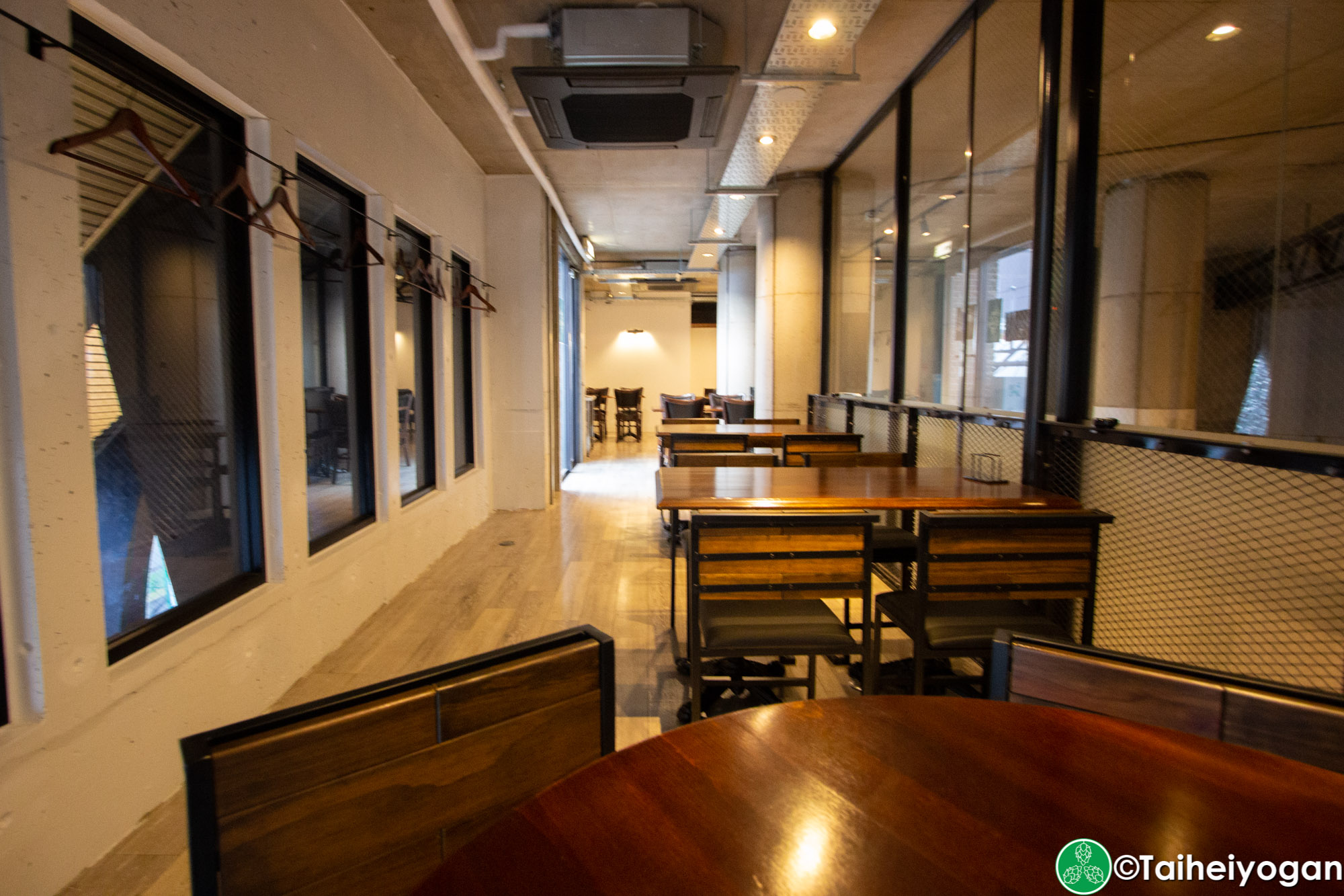 Craft Beer Diner Hopheads - Interior - Table Seating 2F