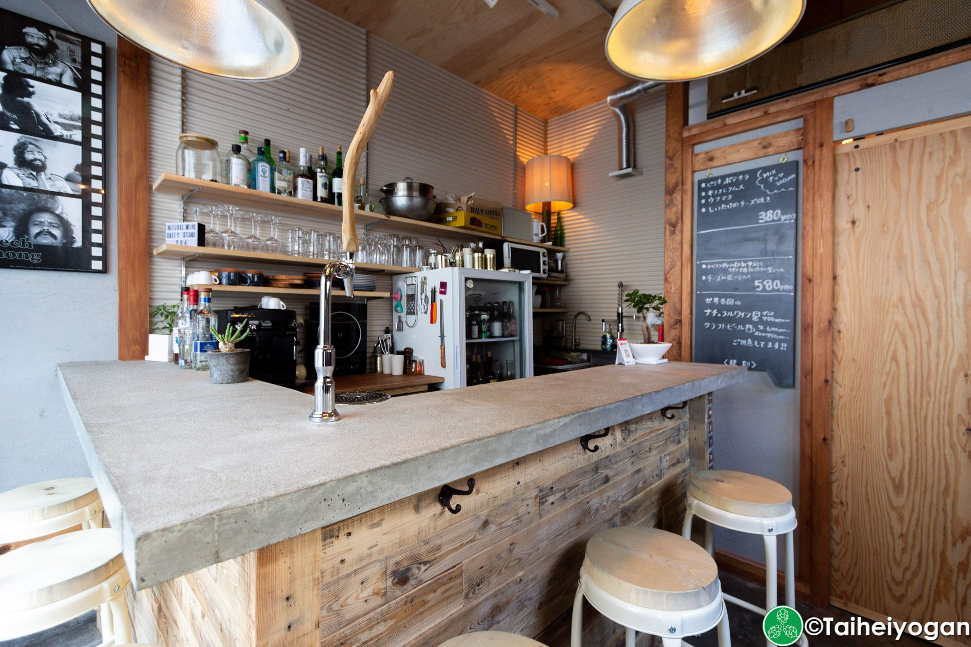 Daily Stand 204 - Interior - Bar Counter Seating
