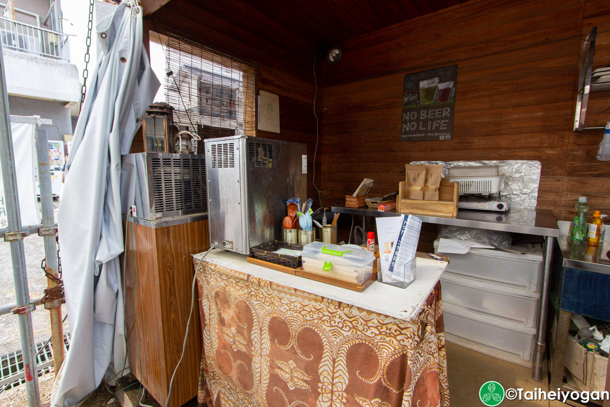 きまぐれびーる屋台・Kimagure Beer Yatai (まめまめびーる・Mame Mame Beer) - Interior - Cashier Counter