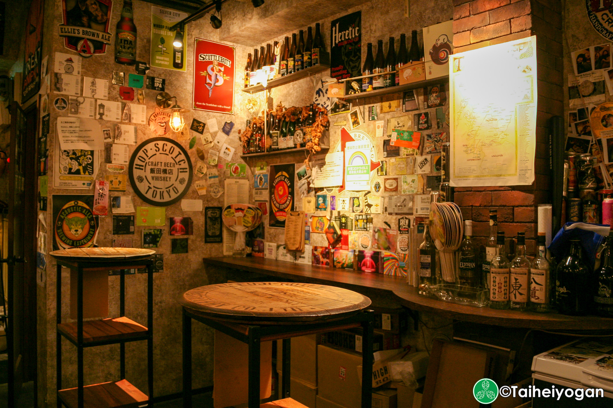 Hop-Scotch Craftbeer&Whiskey - Interior - Table Area