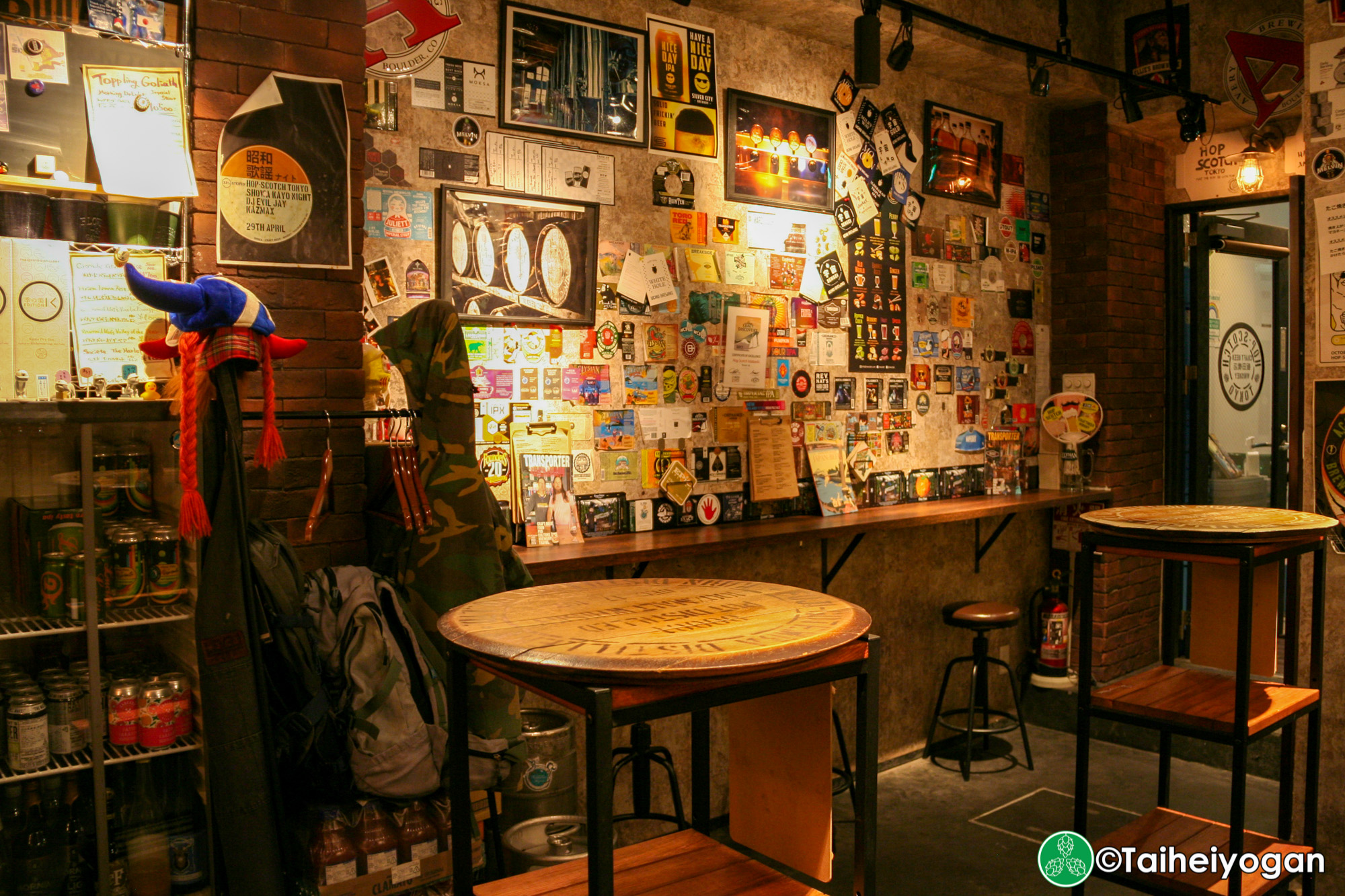 Hop-Scotch Craftbeer&Whiskey - Interior - Table Area