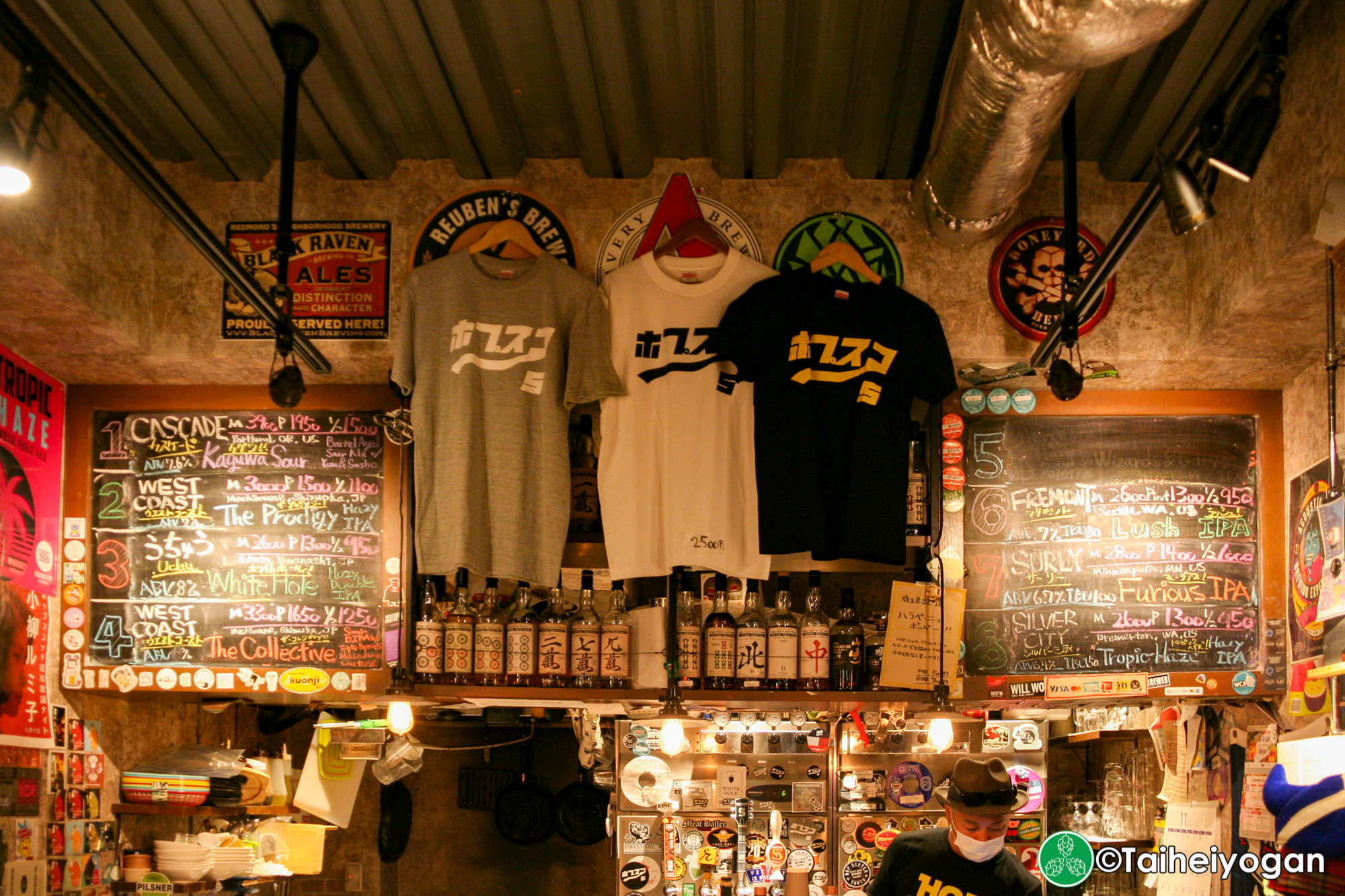 Hop-Scotch Craftbeer&Whiskey - Interior - Merchandise