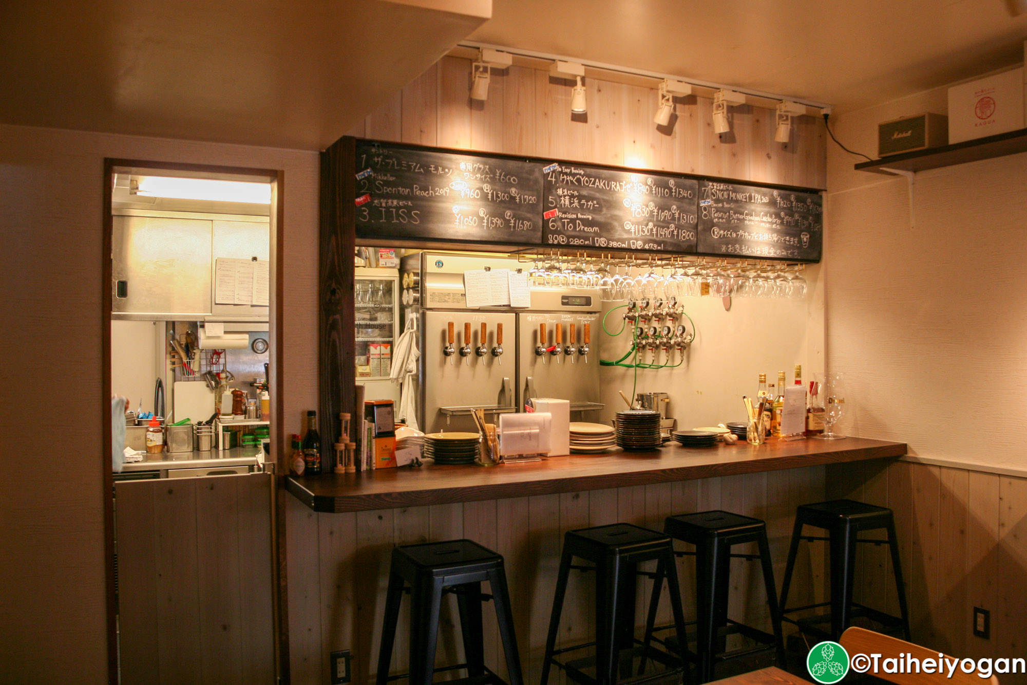 Craftbeer Sloth House - Interior - Bar Counter