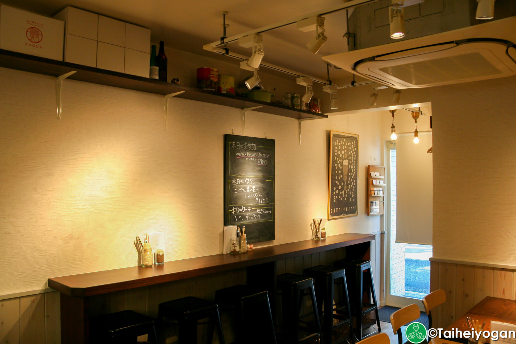 Craftbeer Sloth House - Interior - Counter Seating