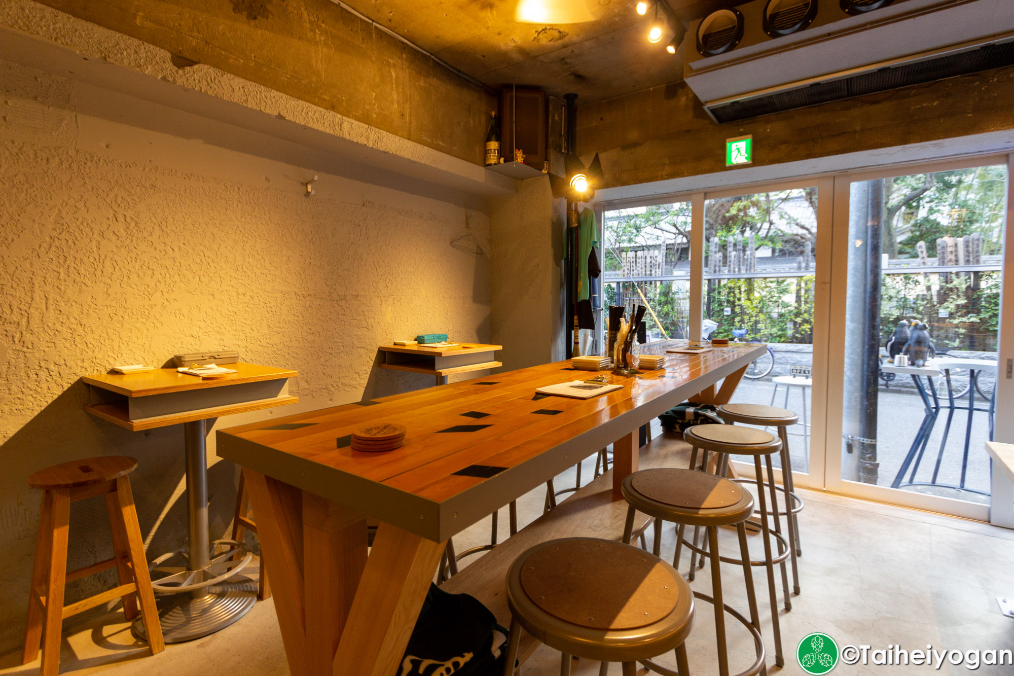 Beer Bomb - Interior - Table Seating