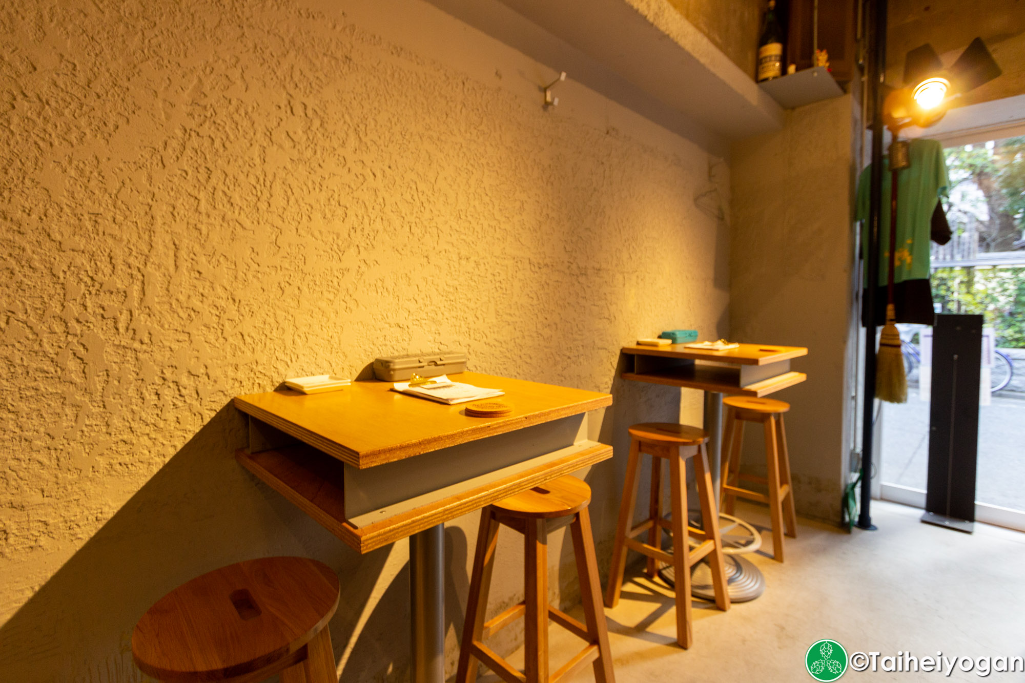 Beer Bomb - Interior - Table Seating