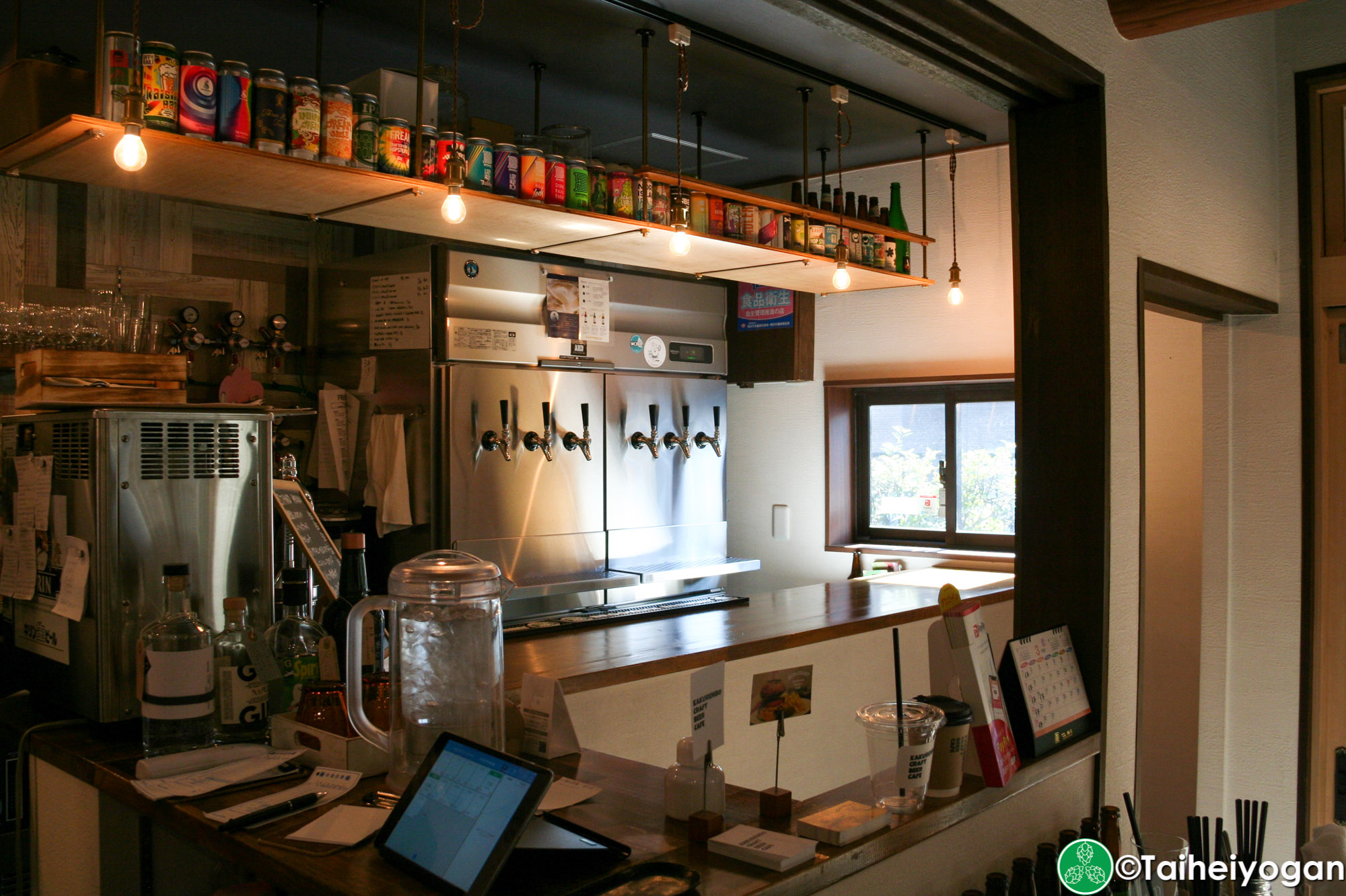 Kakurenbo Craft Beer Cafe - Interior - Standing Area
