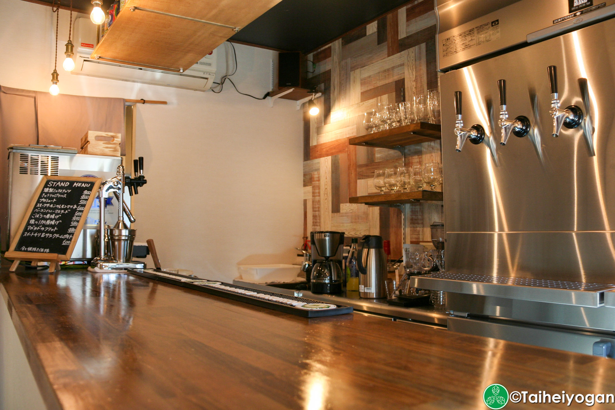 Kakurenbo Craft Beer Cafe - Interior - Standing Area Counter