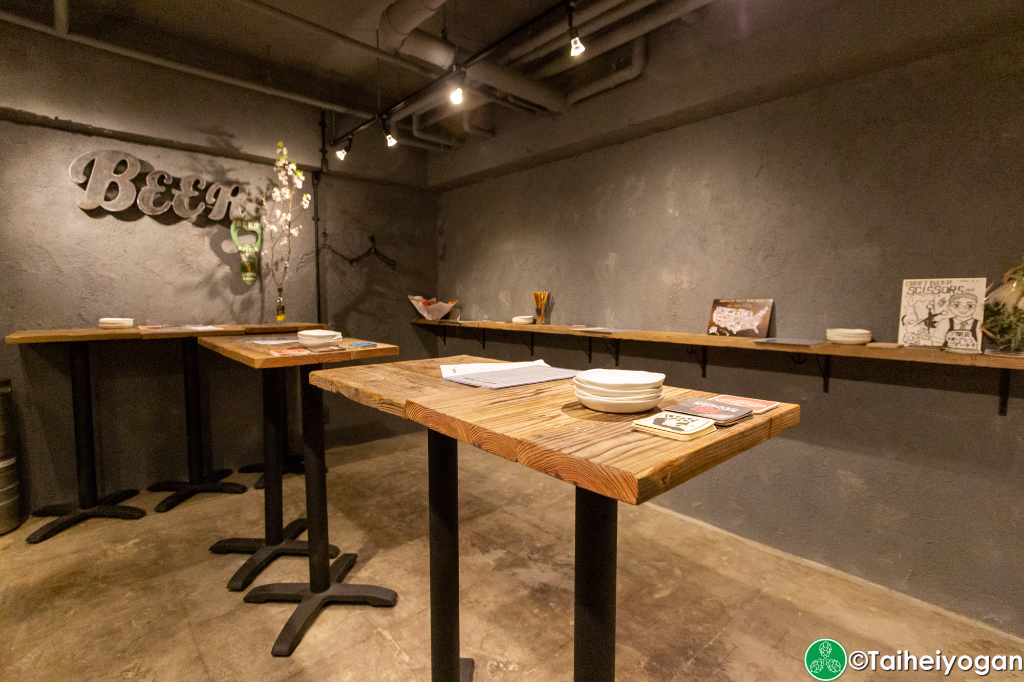 クラフトビールシザーズ池尻大橋・Craft Beer Scissors (Ikejiri Ohashi) - Interior - Standing Area Tables