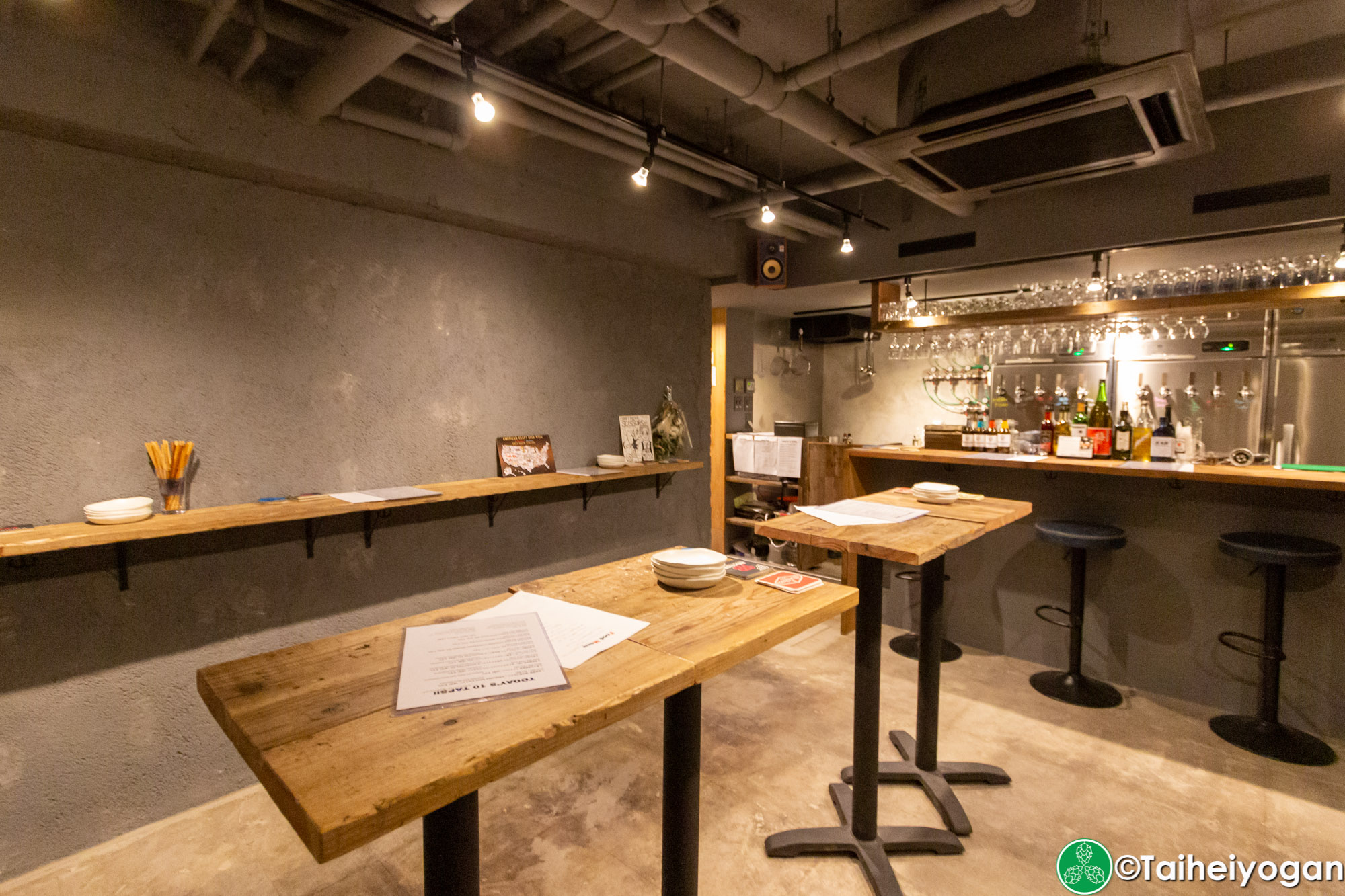クラフトビールシザーズ池尻大橋・Craft Beer Scissors (Ikejiri Ohashi) - Interior - Standing Area Tables