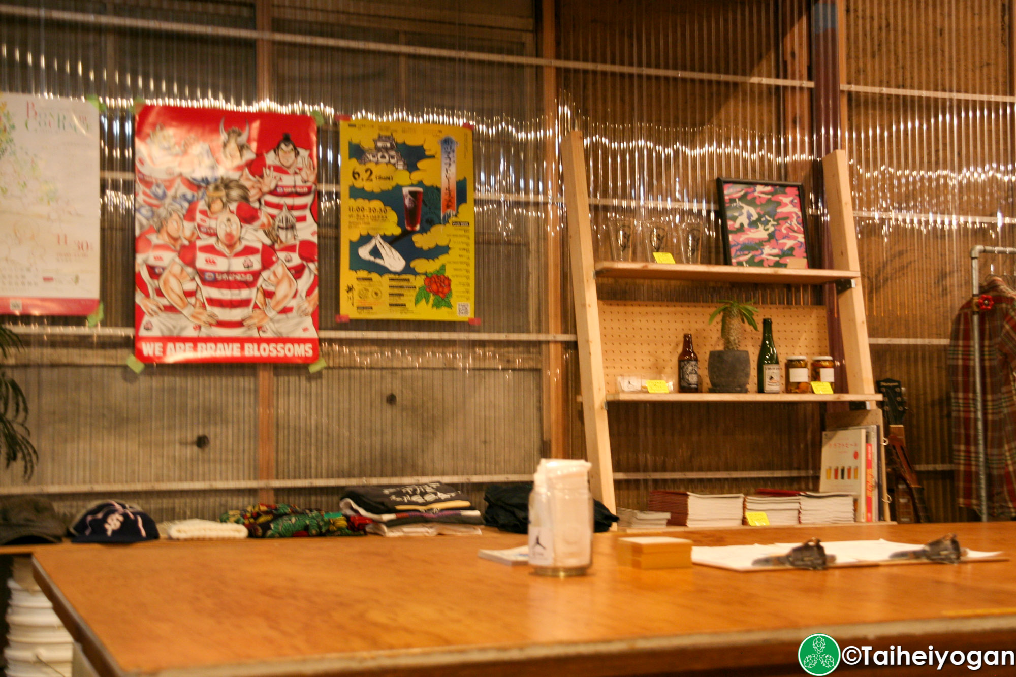 TYU GOOD BEER NICE HAIR - Interior - Table Seating