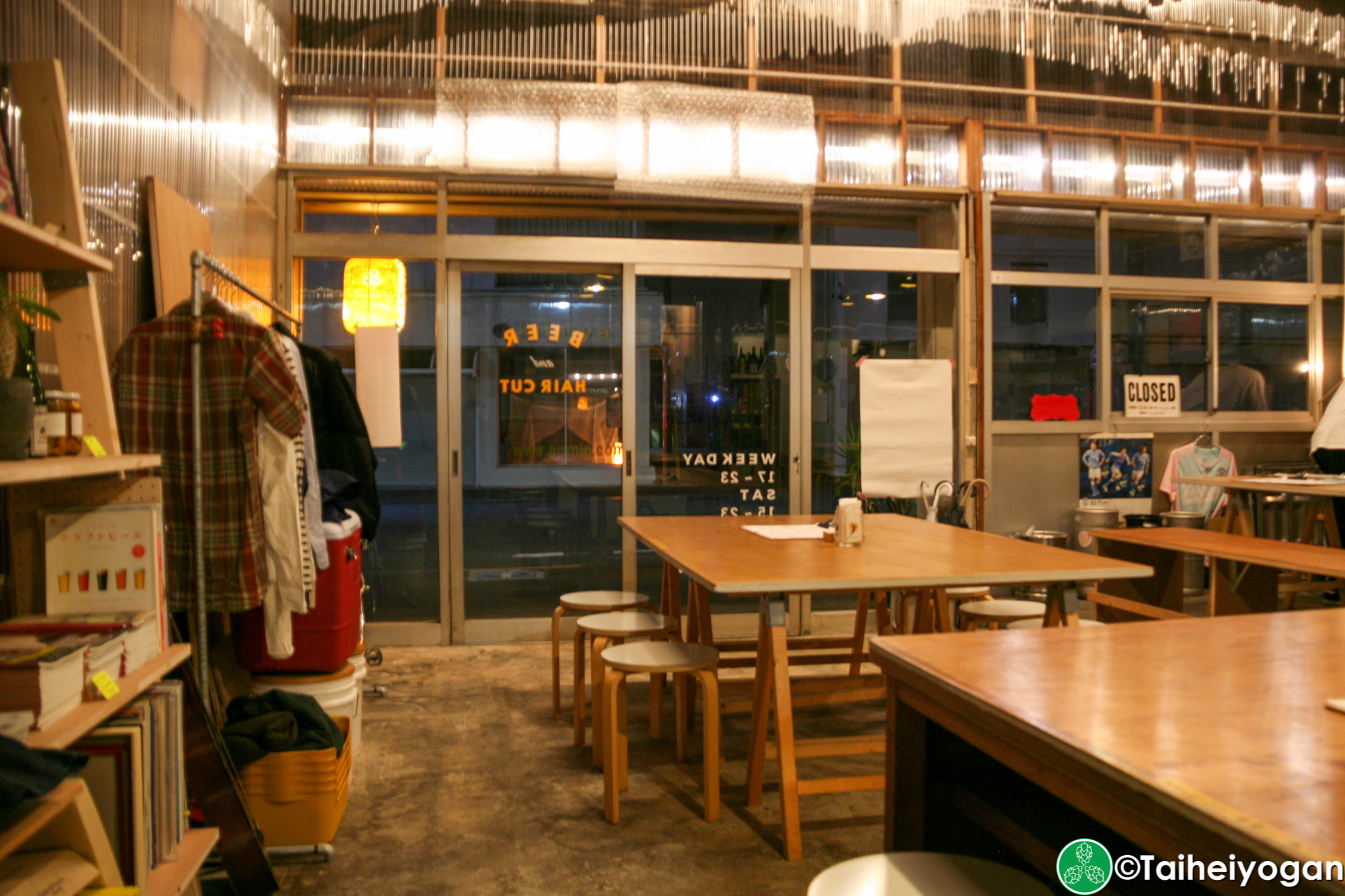 TYU GOOD BEER NICE HAIR - Interior - Table Seating