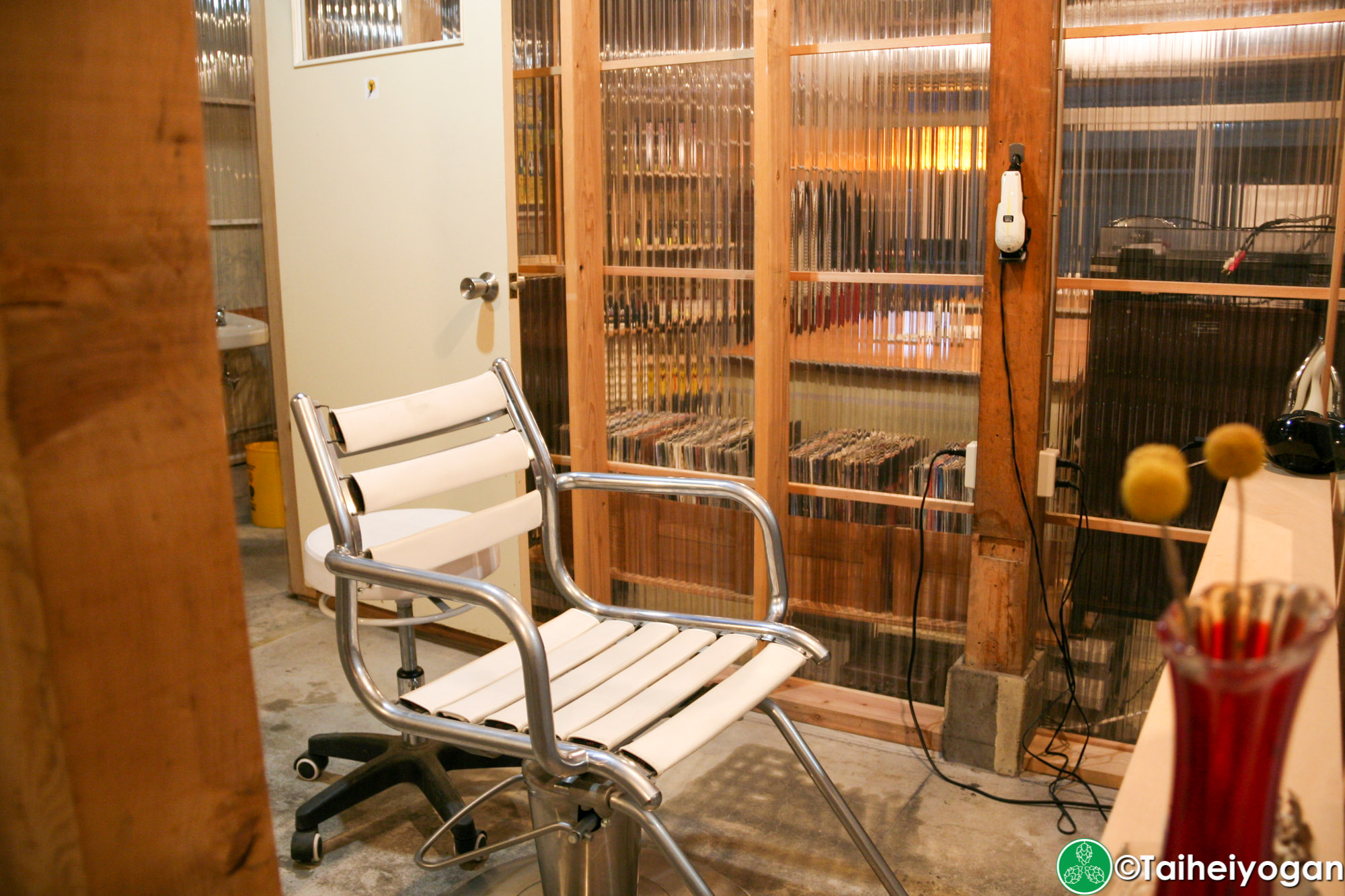TYU GOOD BEER NICE HAIR - Interior - Barber Shop