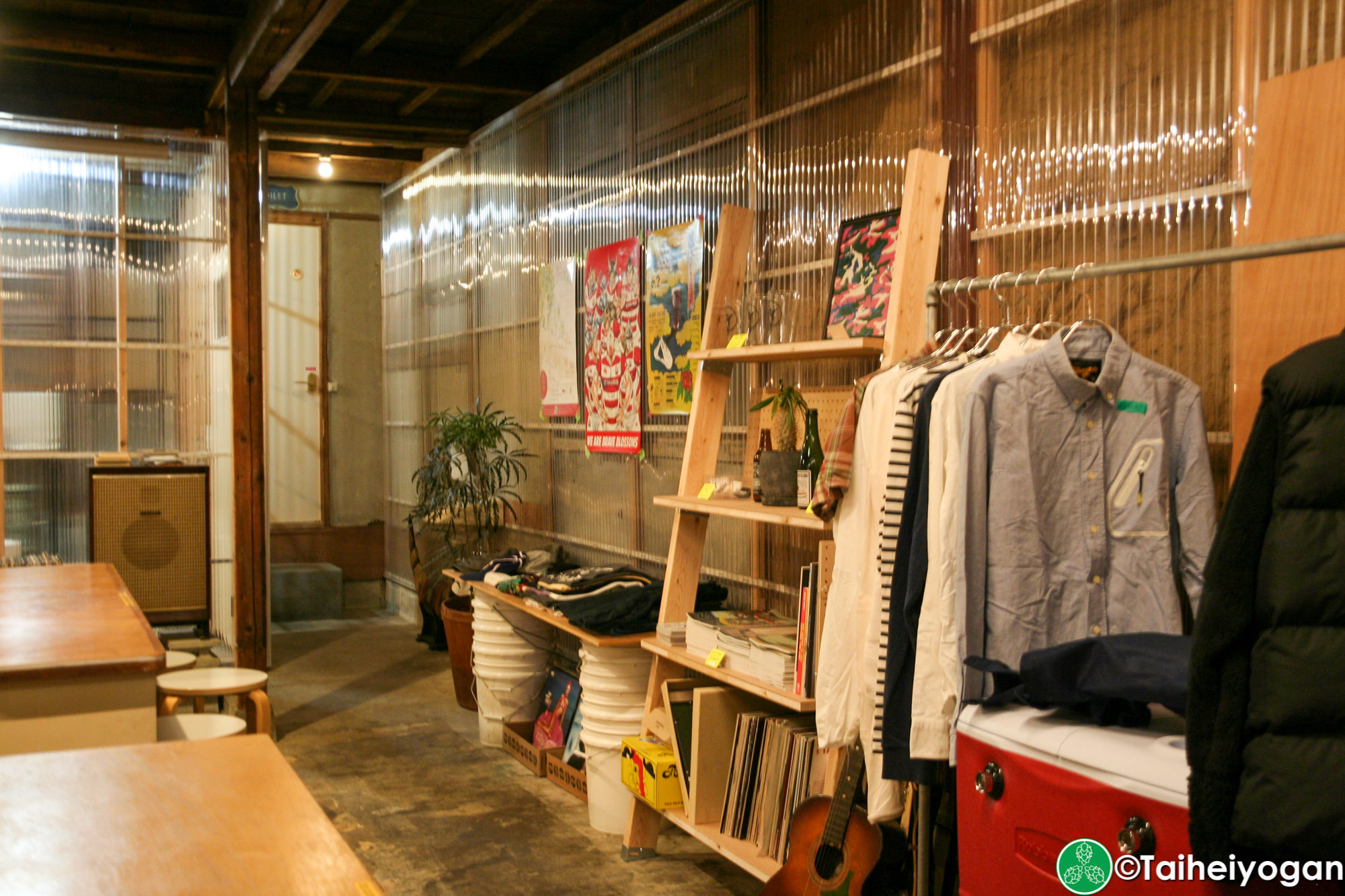 TYU GOOD BEER NICE HAIR - Interior