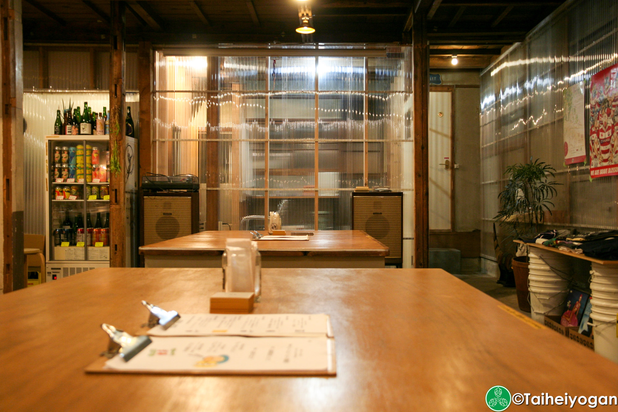 TYU GOOD BEER NICE HAIR - Interior - Table Seating